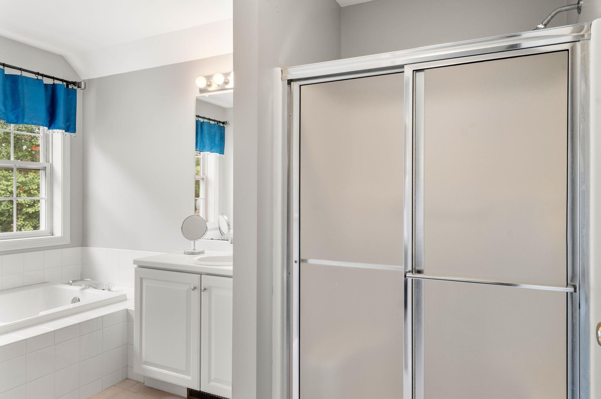 12 Edward Cir, Manchester NH  03110-6867 exterior