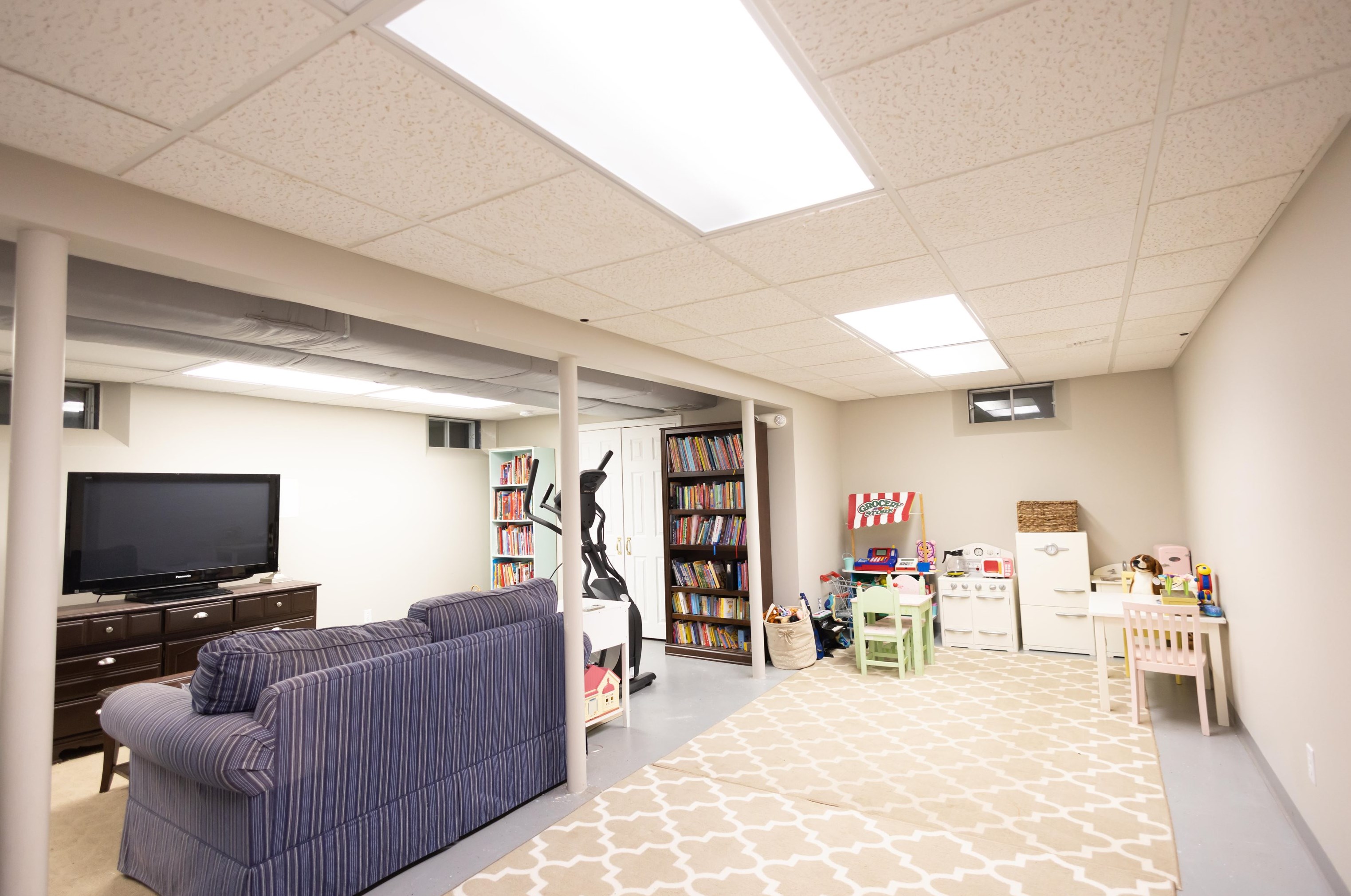 69 Ladyslipper Dr, Newmarket NH  03857-2066 exterior