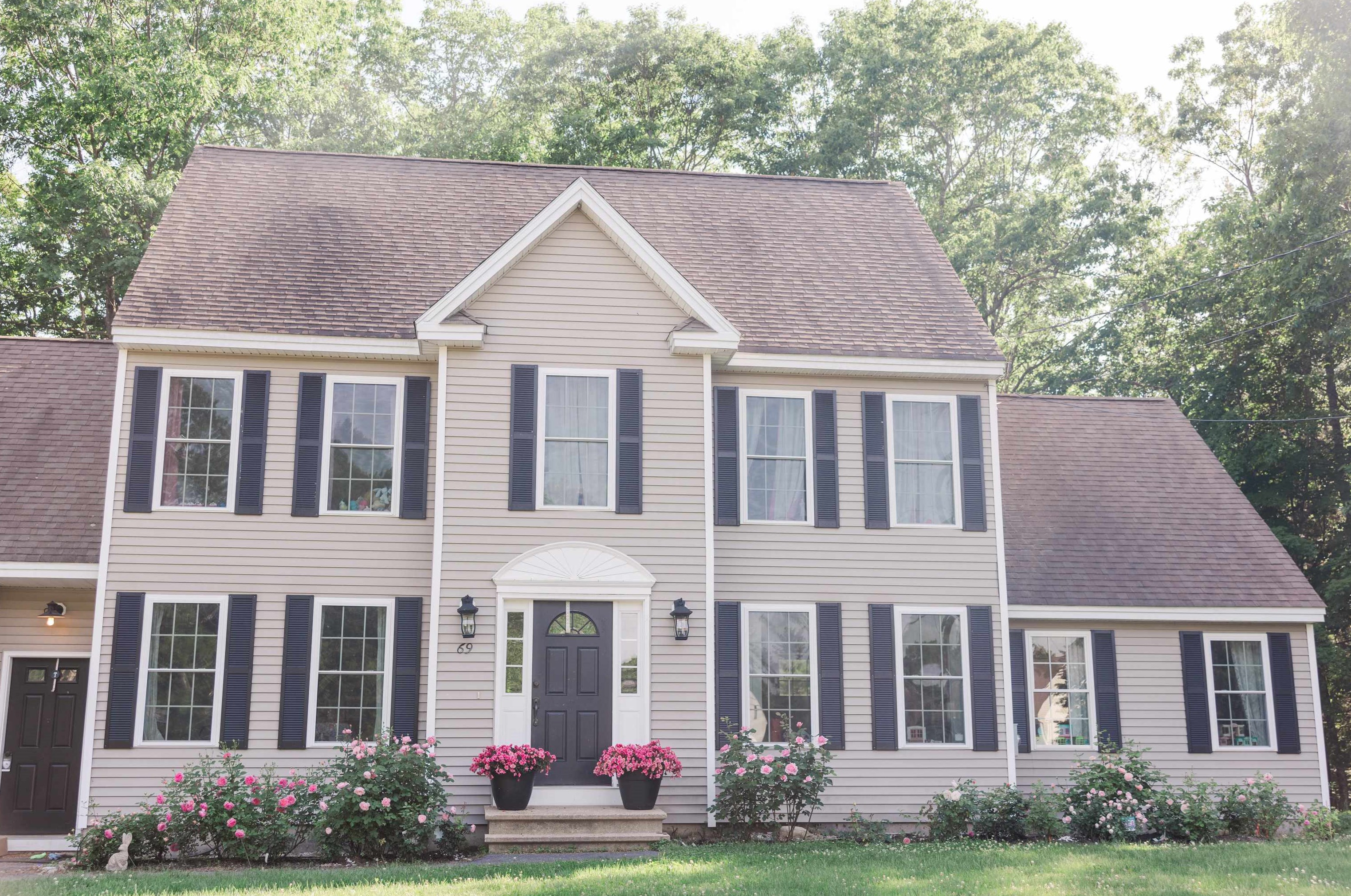 69 Ladyslipper Dr, Newmarket NH  03857-2066 exterior