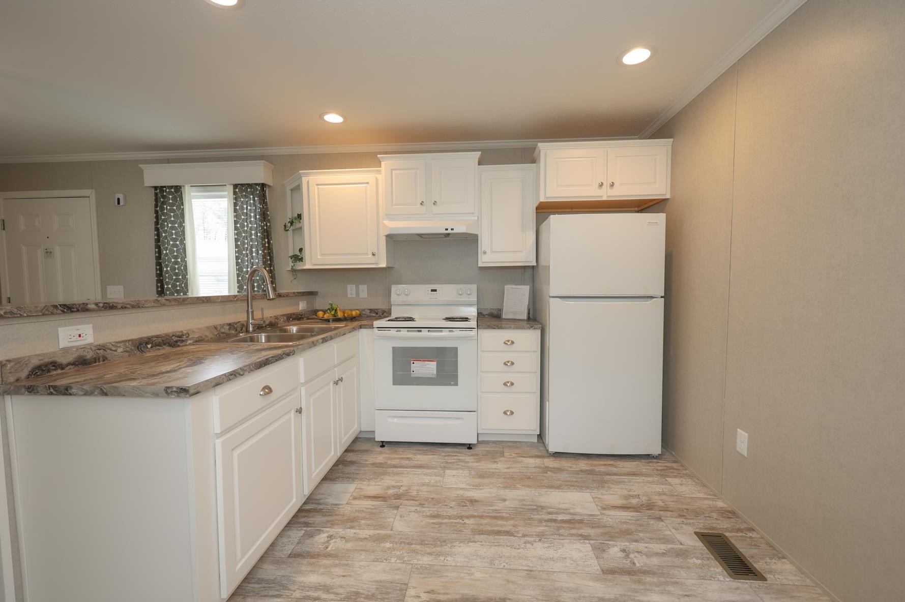 27 Thistle Way, Manchester NH  03109-5083 exterior