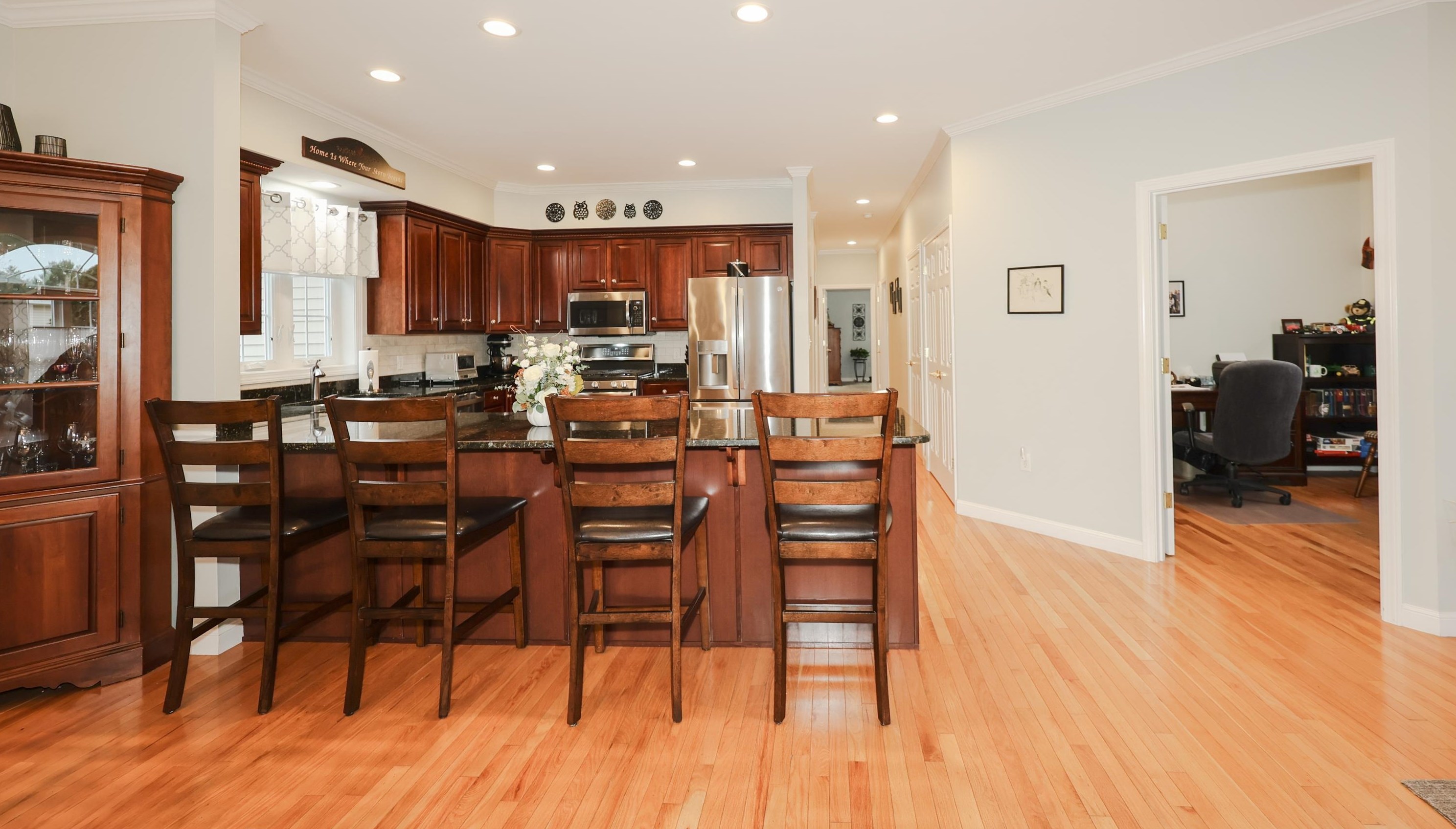 8 Nevins Dr, Londonderry, NH 03053