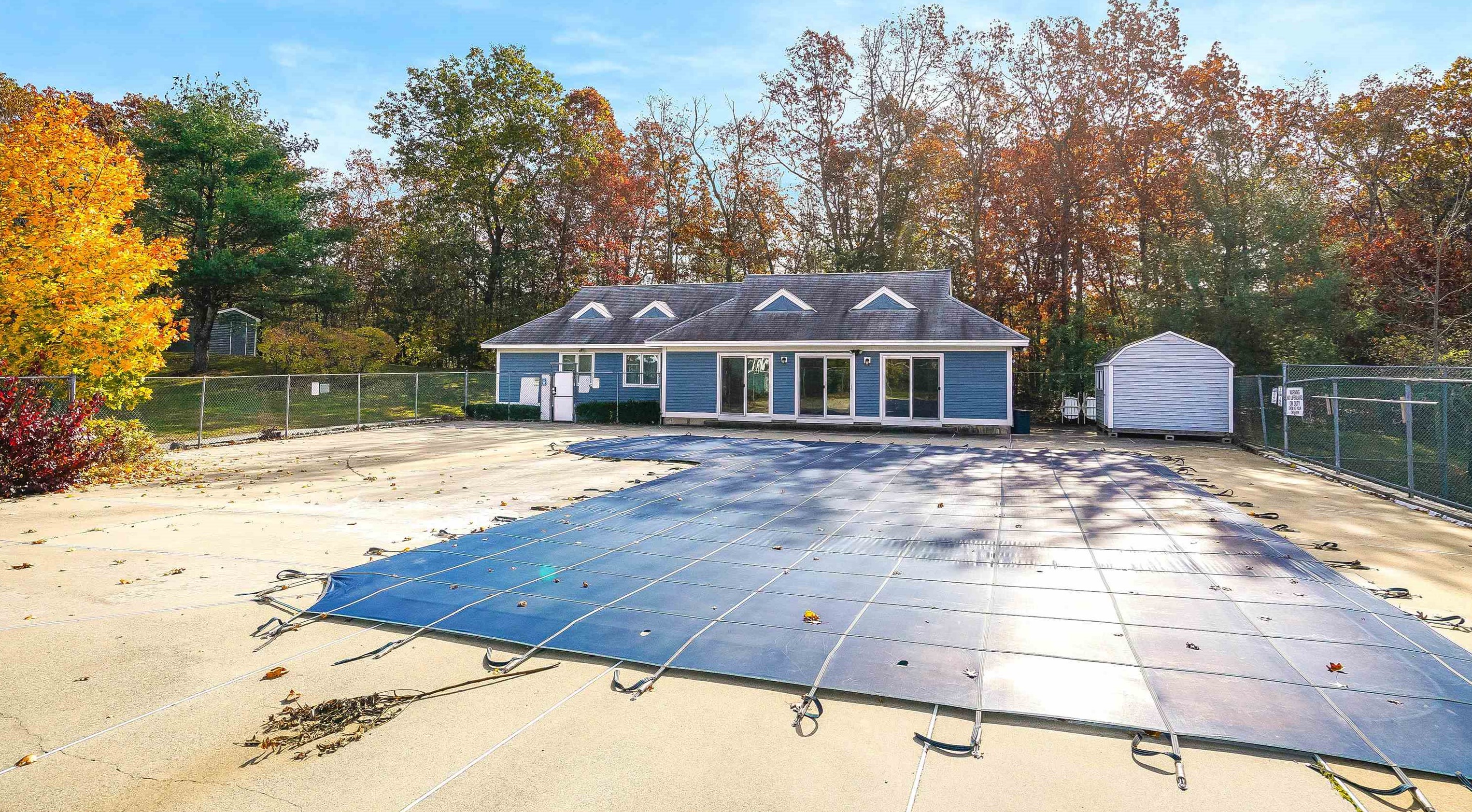 39 Merrimack Dr, Merrimack NH  03054-4850 exterior