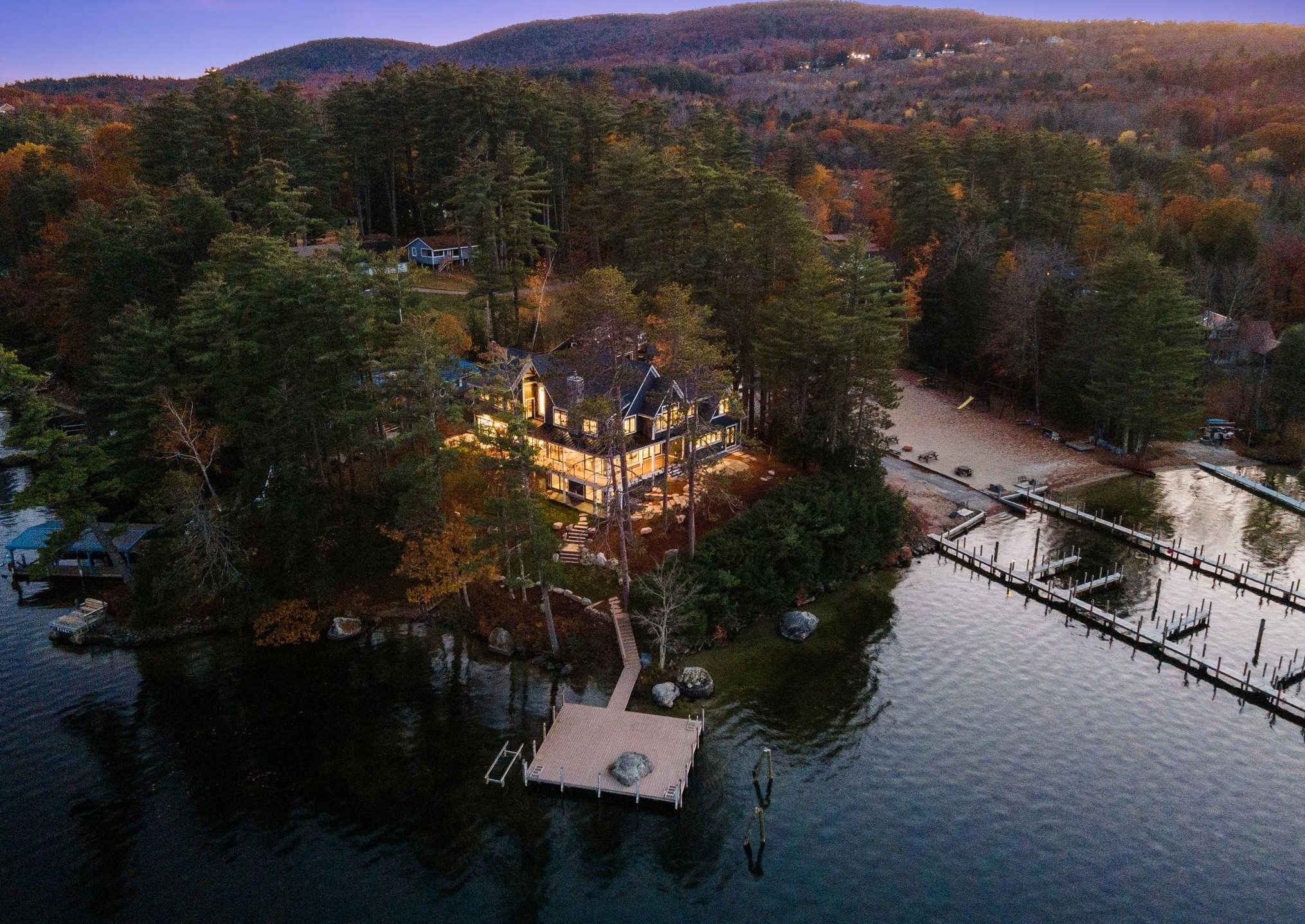 51 Keewaydin Dr, Alton NH  03810-4044 exterior