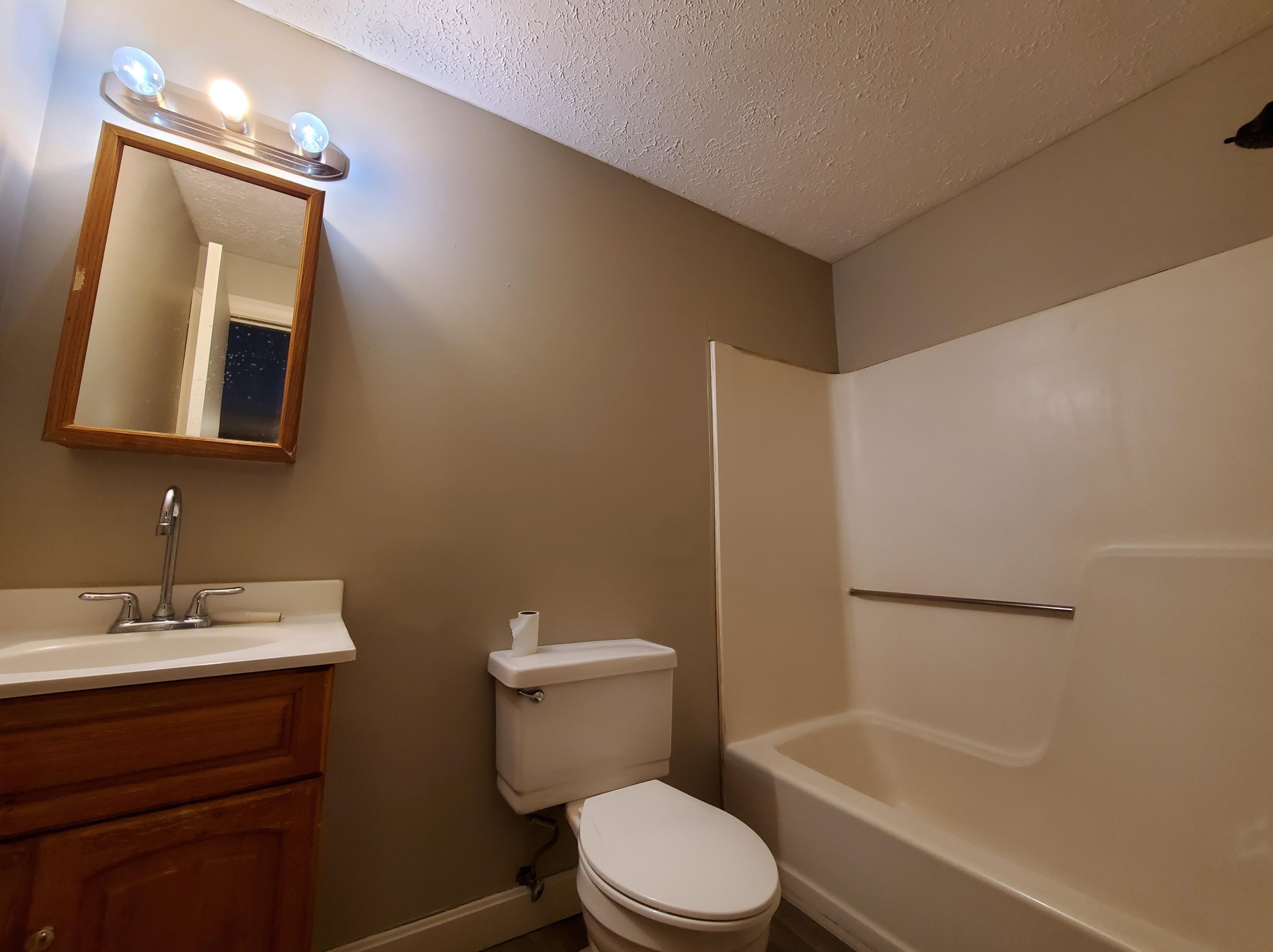 35 Log St, Manchester NH  03102-4887 exterior