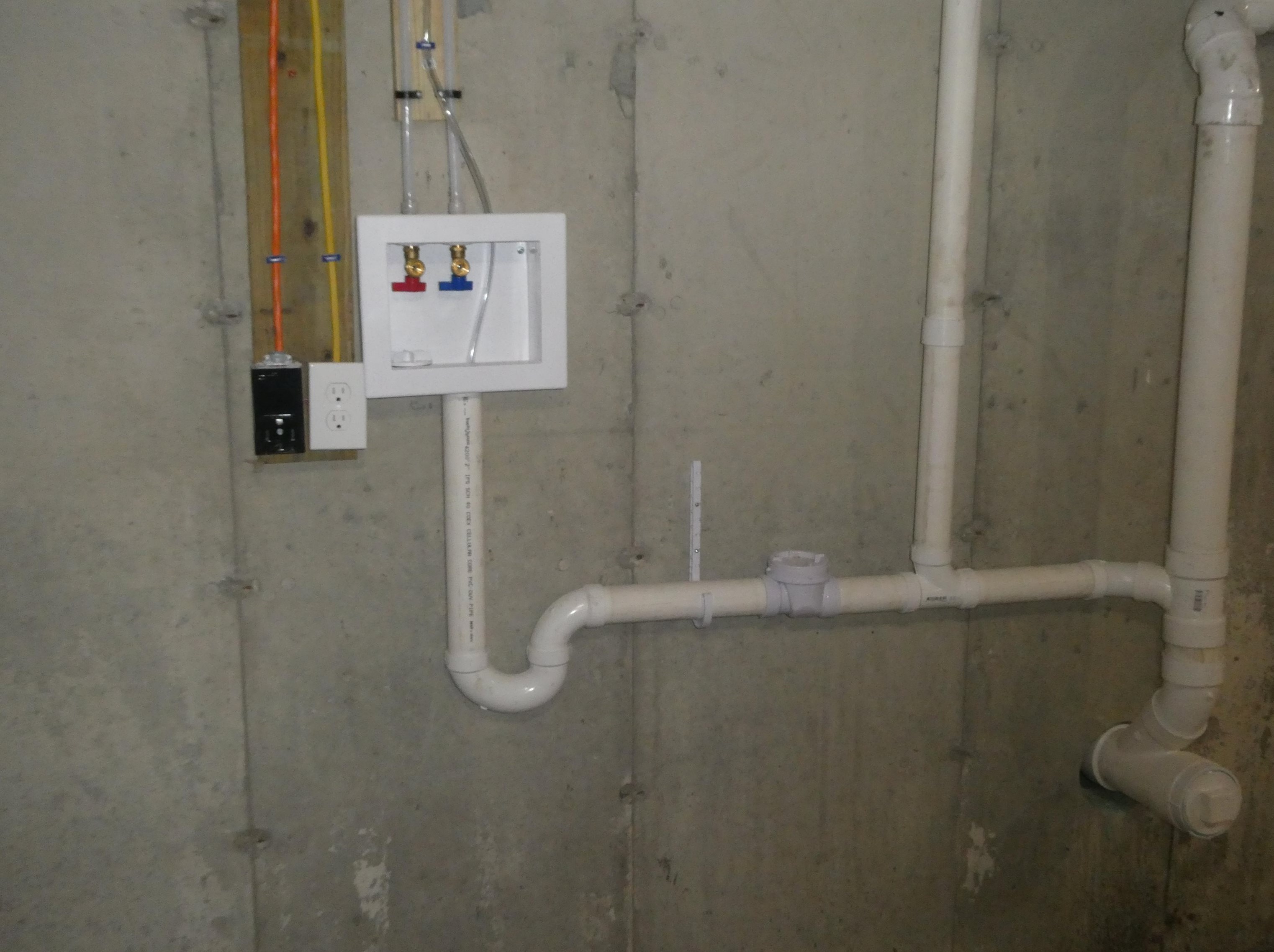 27 Foch St, Manchester NH  03104-5619 exterior