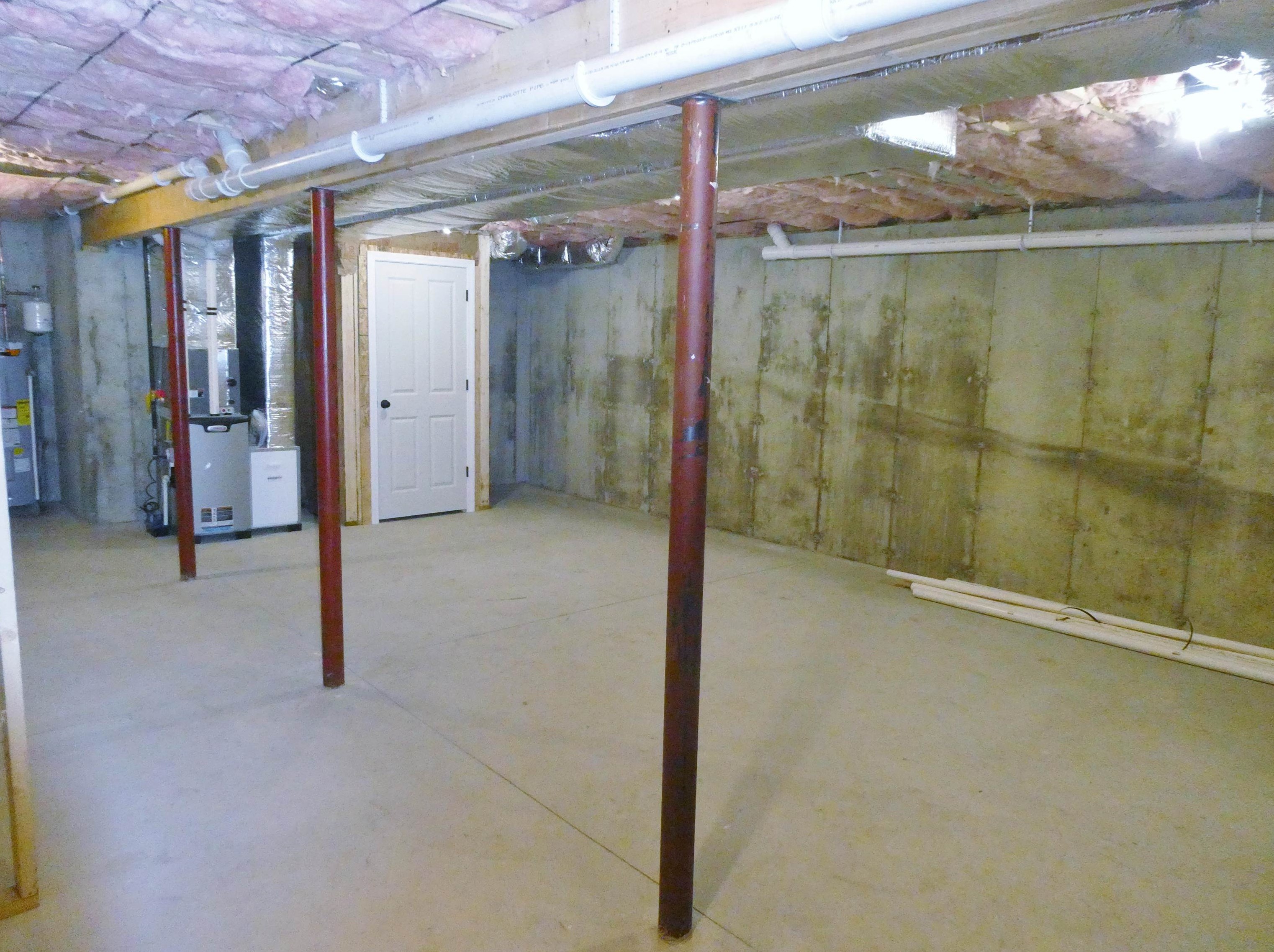 27 Foch St, Manchester NH  03104-5619 exterior