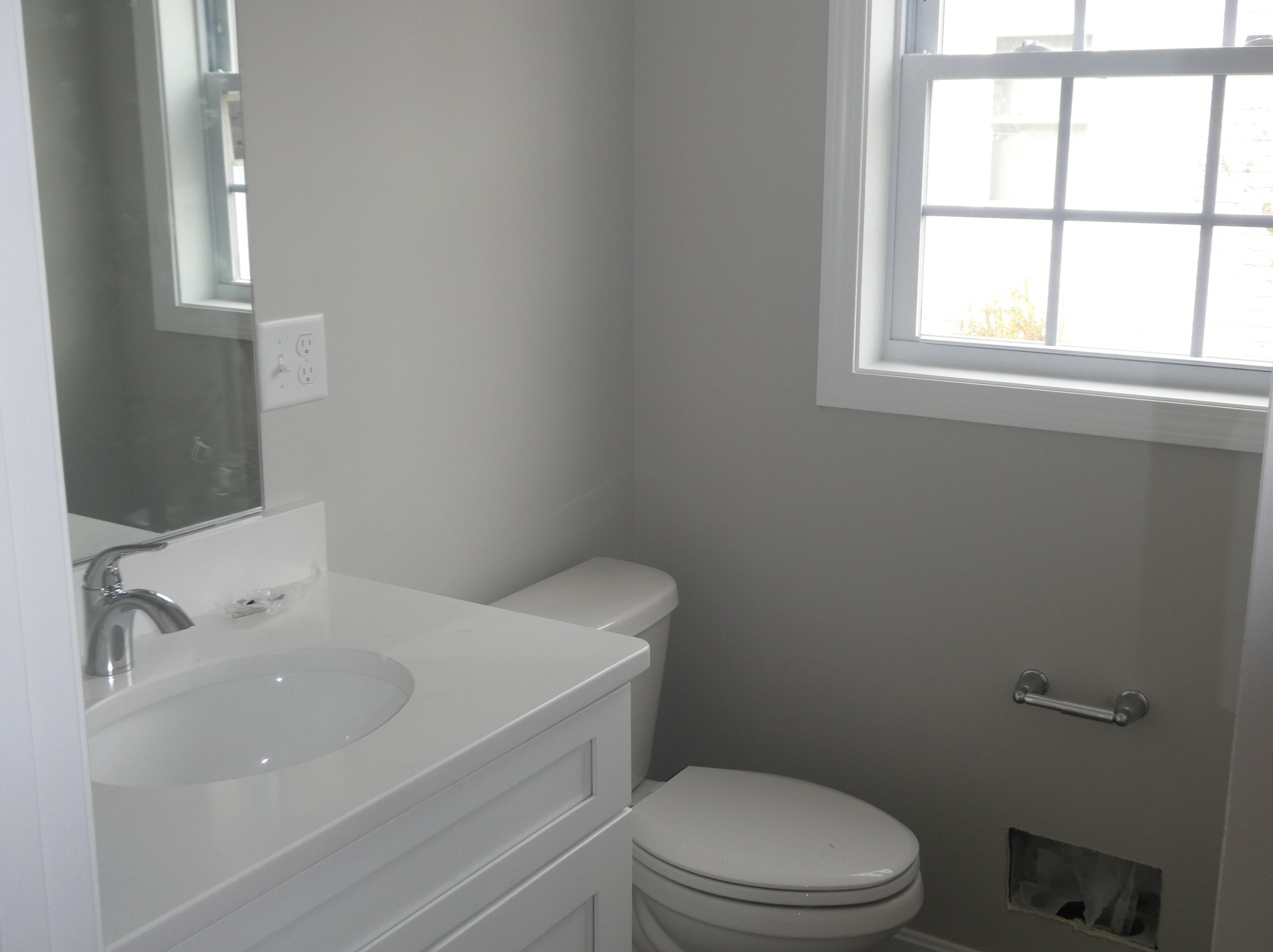 27 Foch St, Manchester NH  03104-5619 exterior