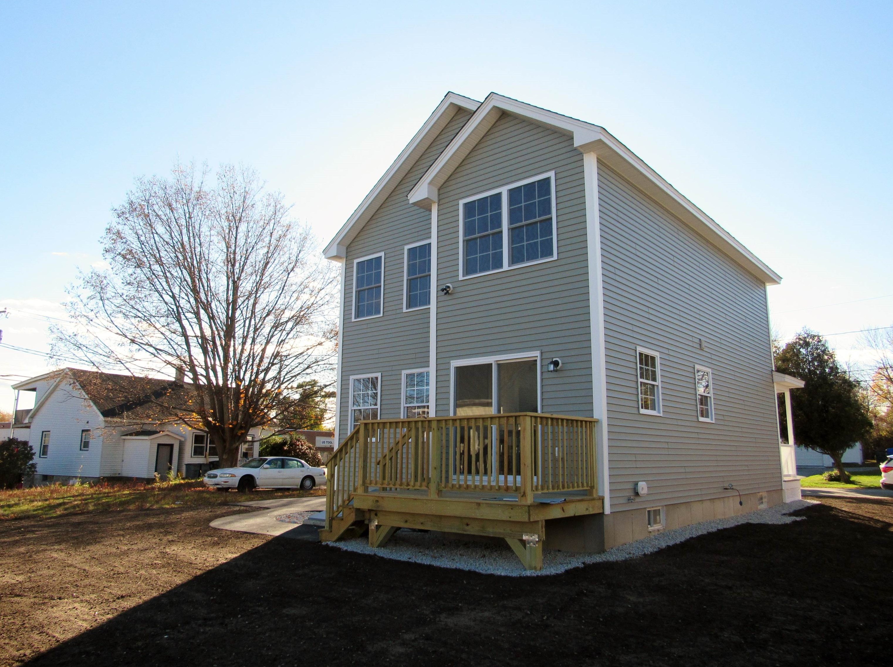 27 Foch St, Manchester NH  03104-5619 exterior