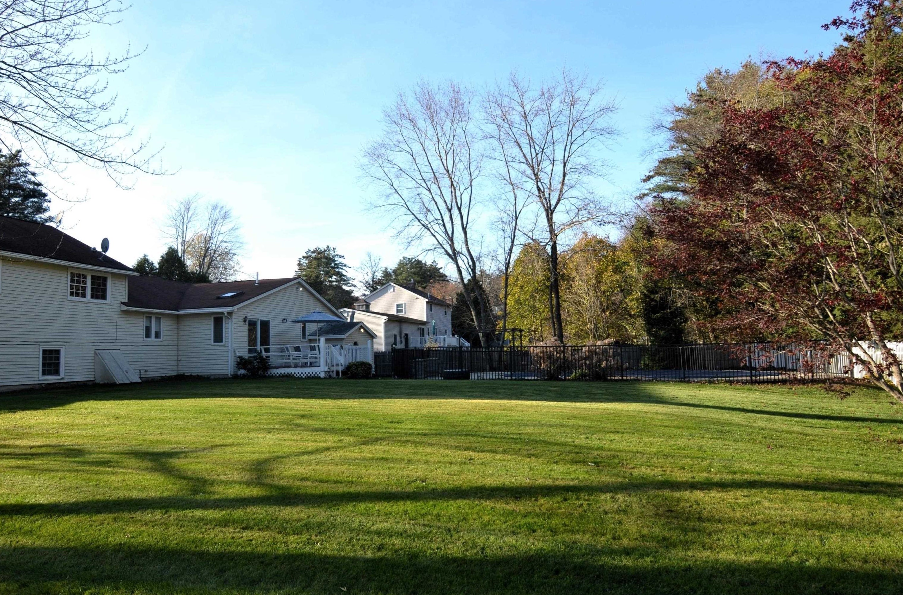 8 Clay St, Merrimack NH  03054-3248 exterior