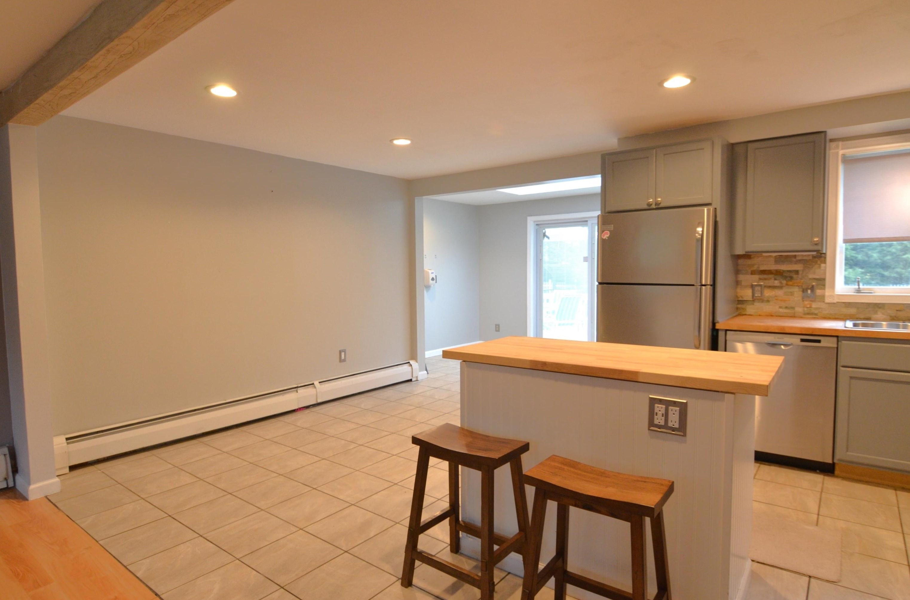 8 Clay St, Merrimack NH  03054-3248 exterior