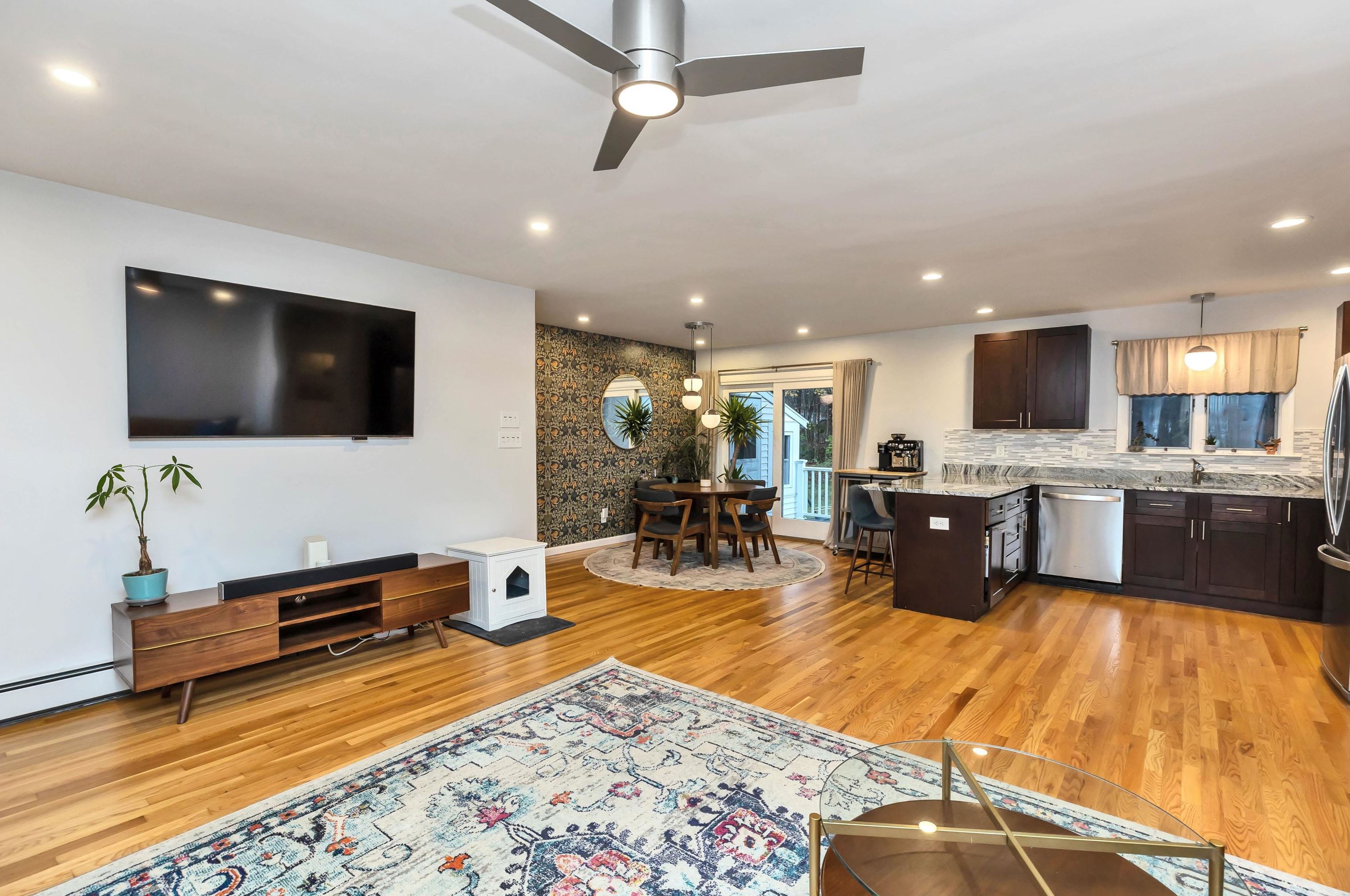 34 Sebbins Pond Dr, Manchester NH  03110-6630 exterior