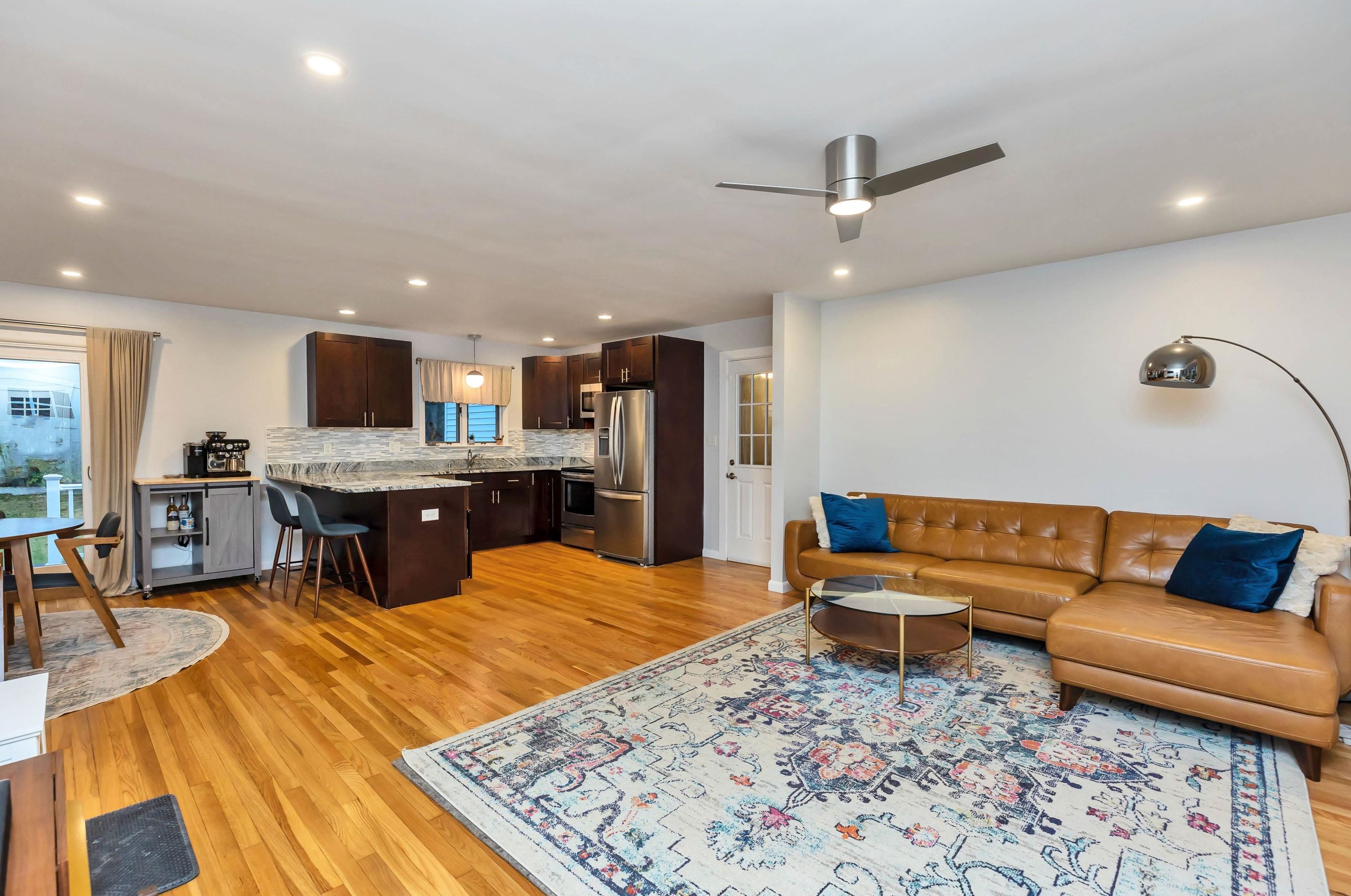 34 Sebbins Pond Dr, Manchester NH  03110-6630 exterior