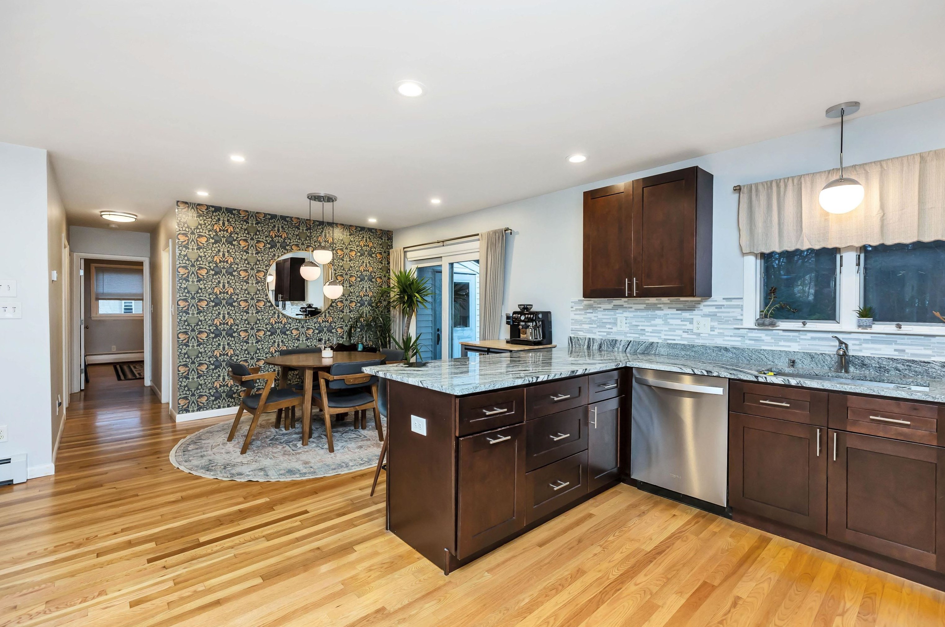 34 Sebbins Pond Dr, Manchester NH  03110-6630 exterior