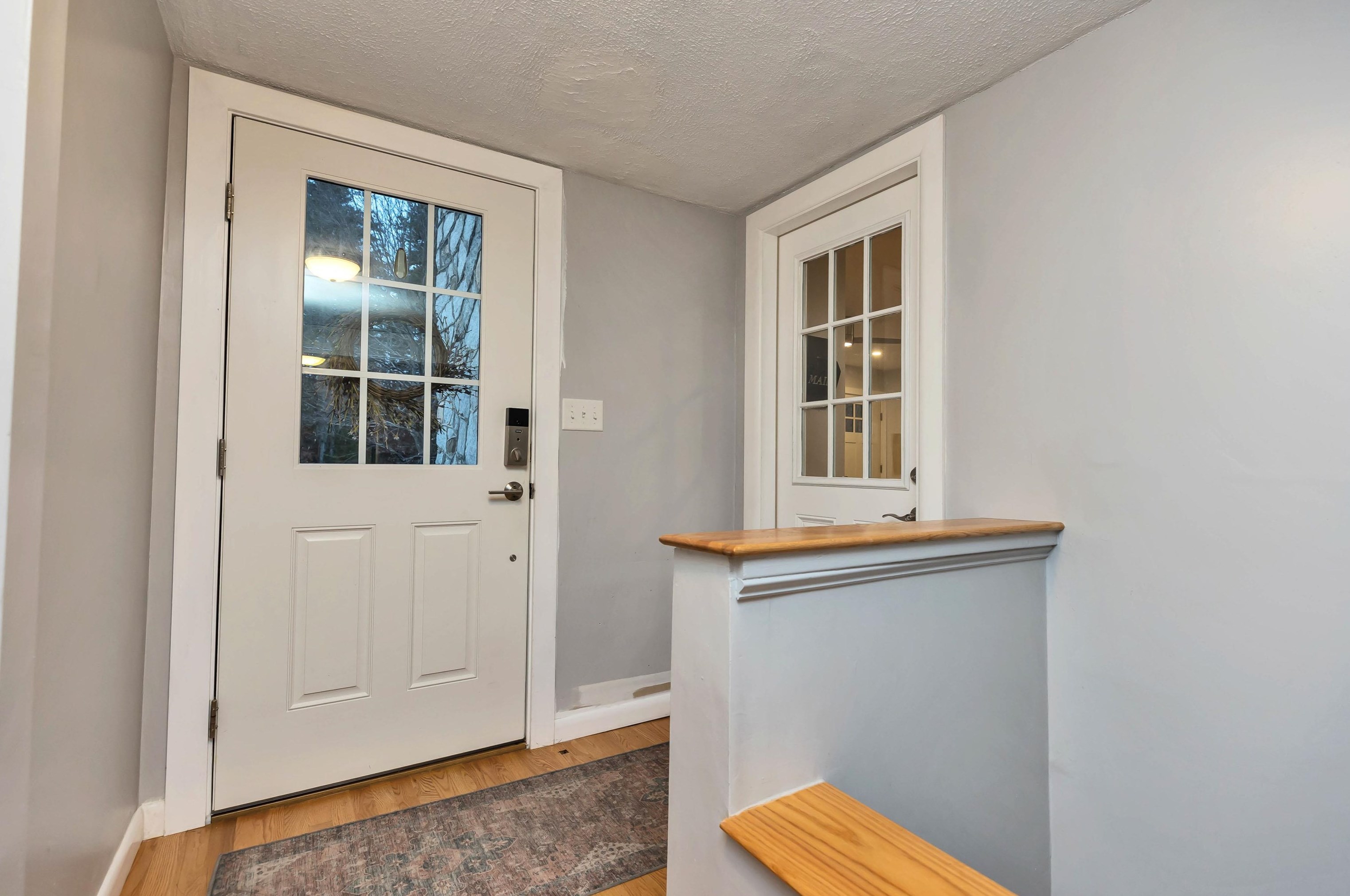 34 Sebbins Pond Dr, Manchester NH  03110-6630 exterior
