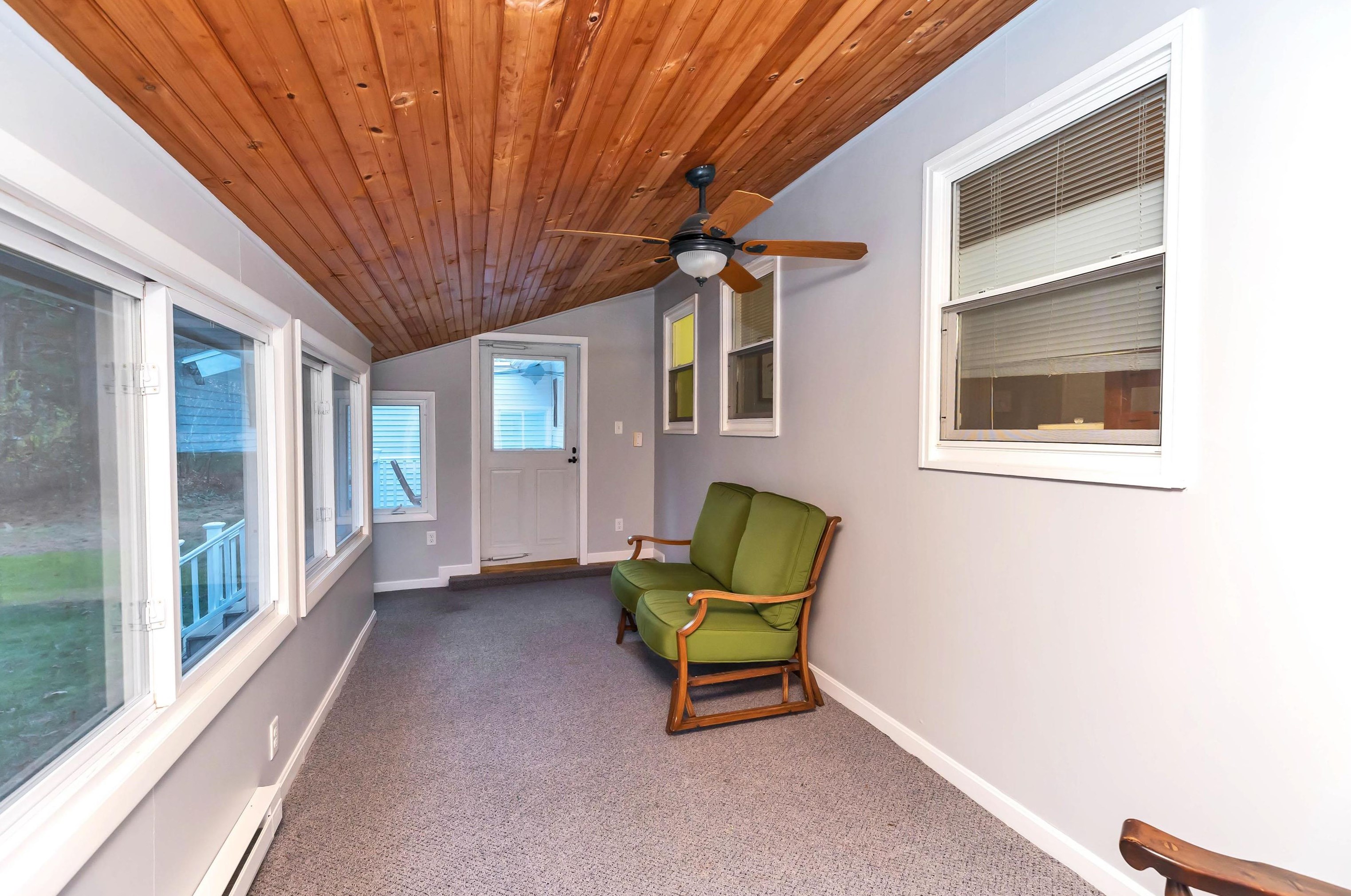 34 Sebbins Pond Dr, Manchester NH  03110-6630 exterior