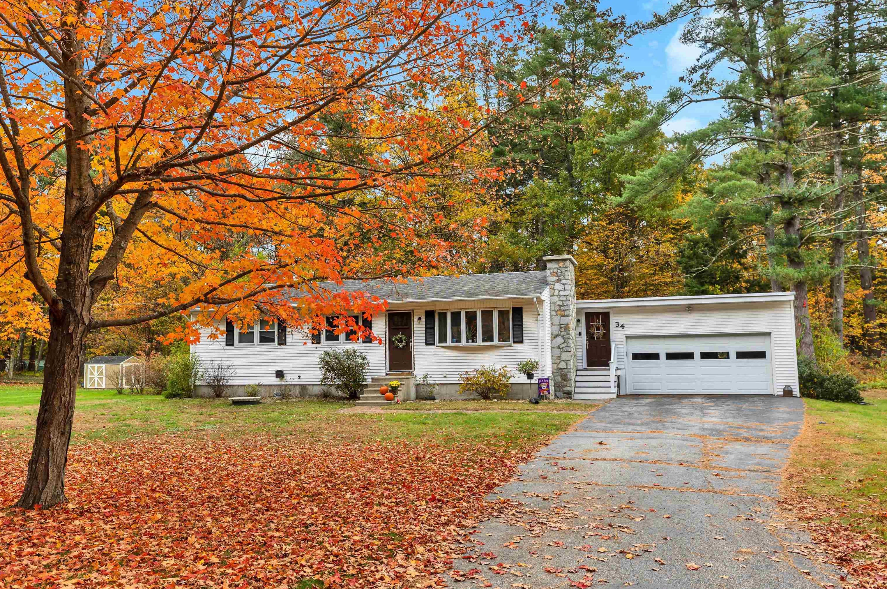 34 Sebbins Pond Dr, Manchester NH  03110-6630 exterior