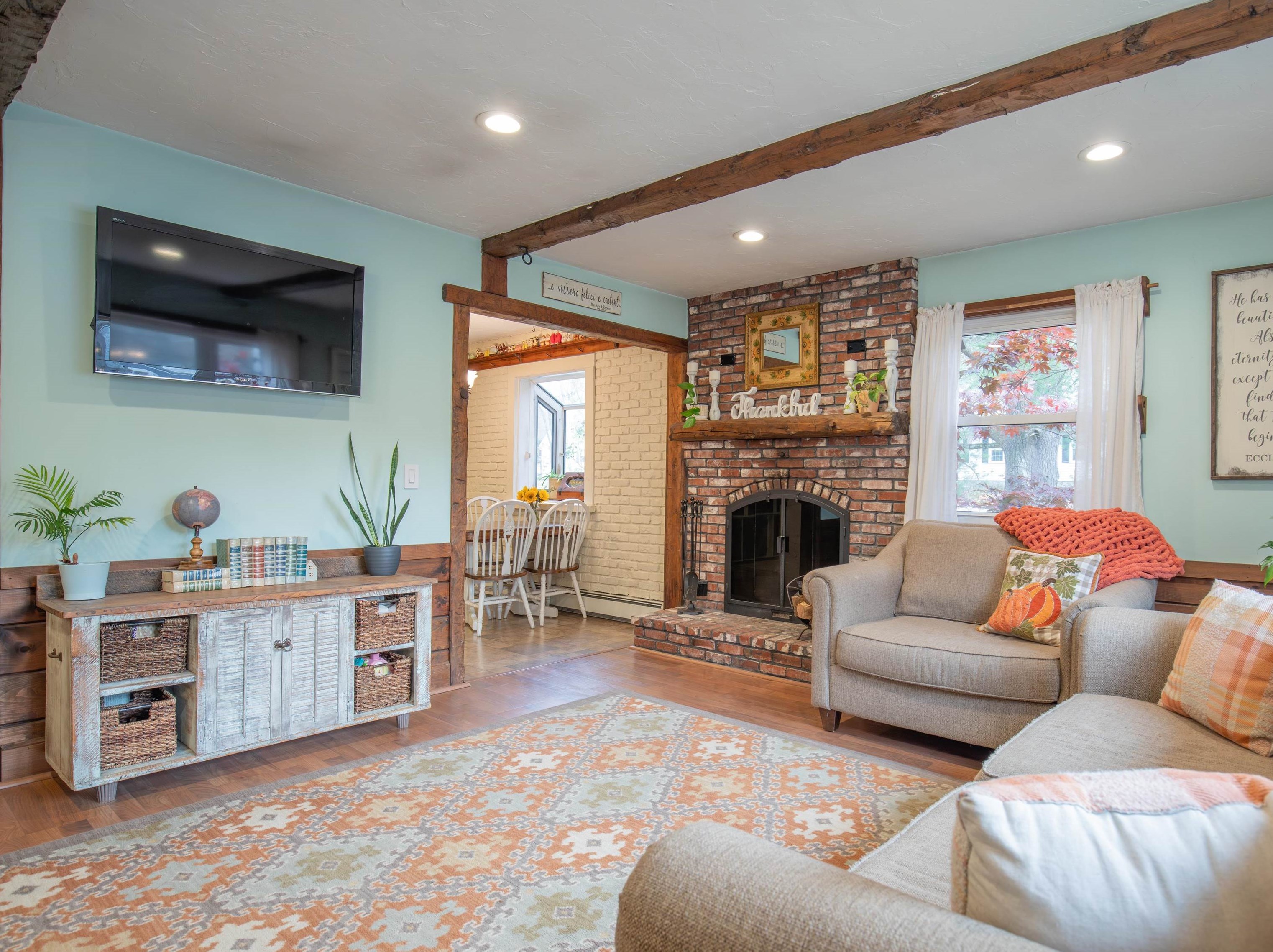 6 Kennedy Dr, Manchester NH  03110-5514 exterior