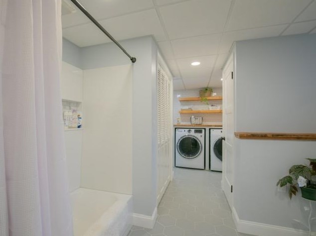 6 Kennedy Dr, Manchester NH  03110-5514 exterior