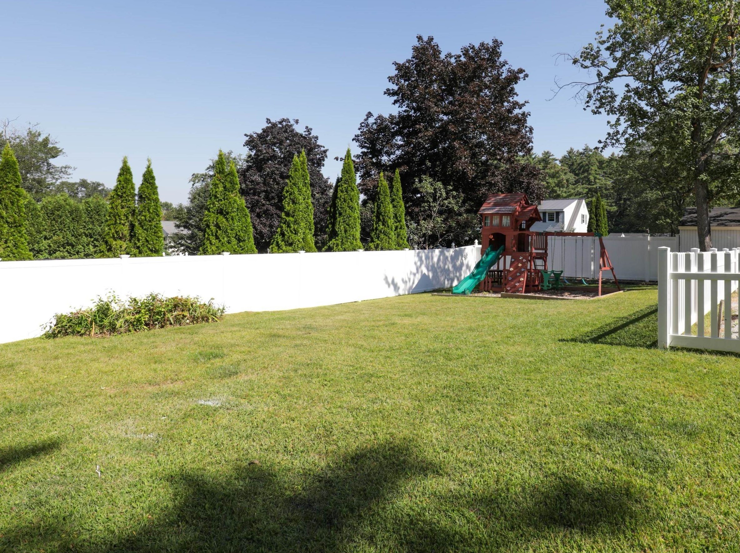 6 Kennedy Dr, Manchester NH  03110-5514 exterior