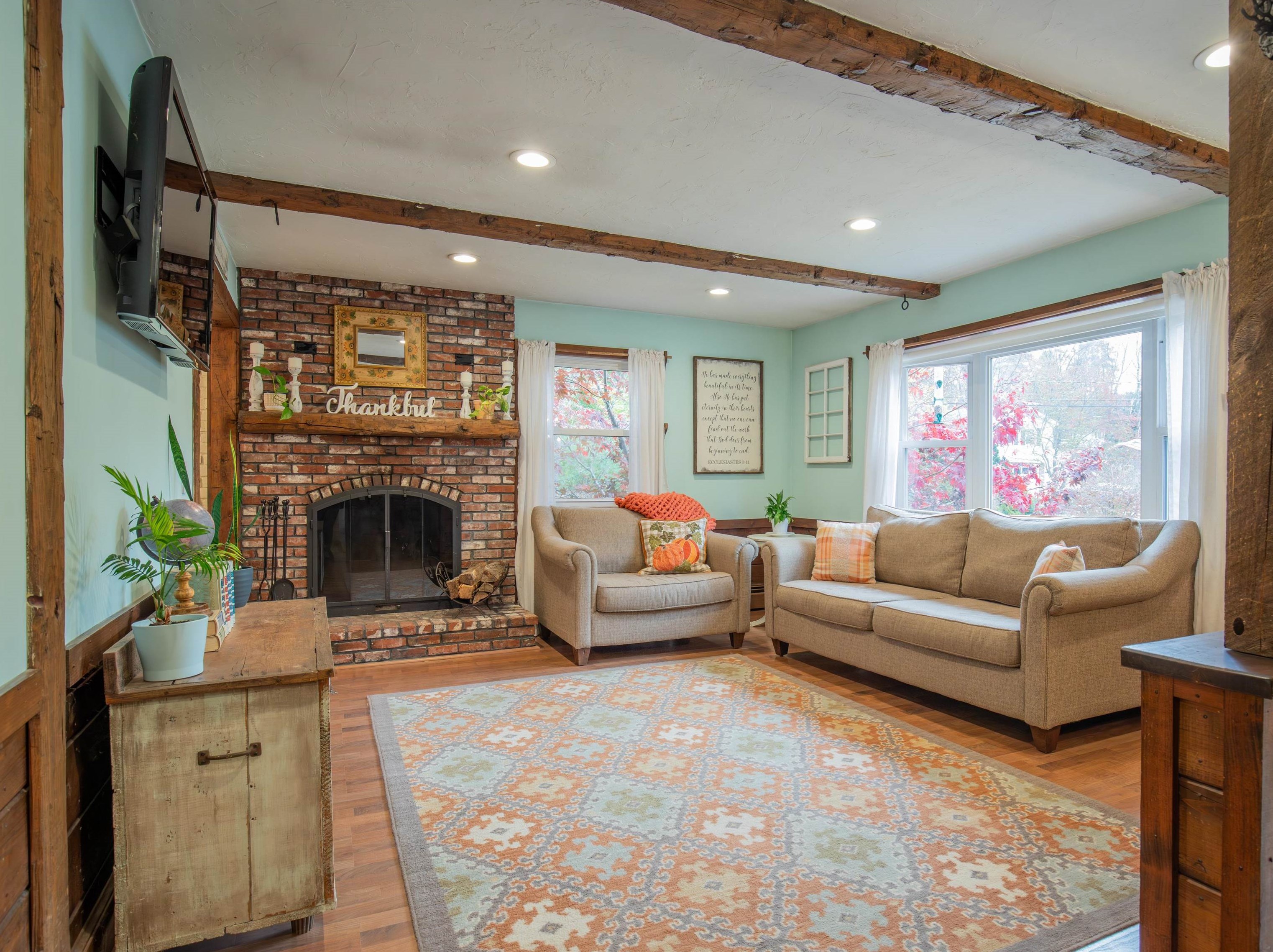 6 Kennedy Dr, Manchester NH  03110-5514 exterior