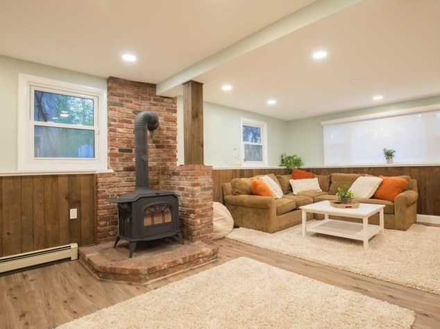 6 Kennedy Dr, Manchester NH  03110-5514 exterior