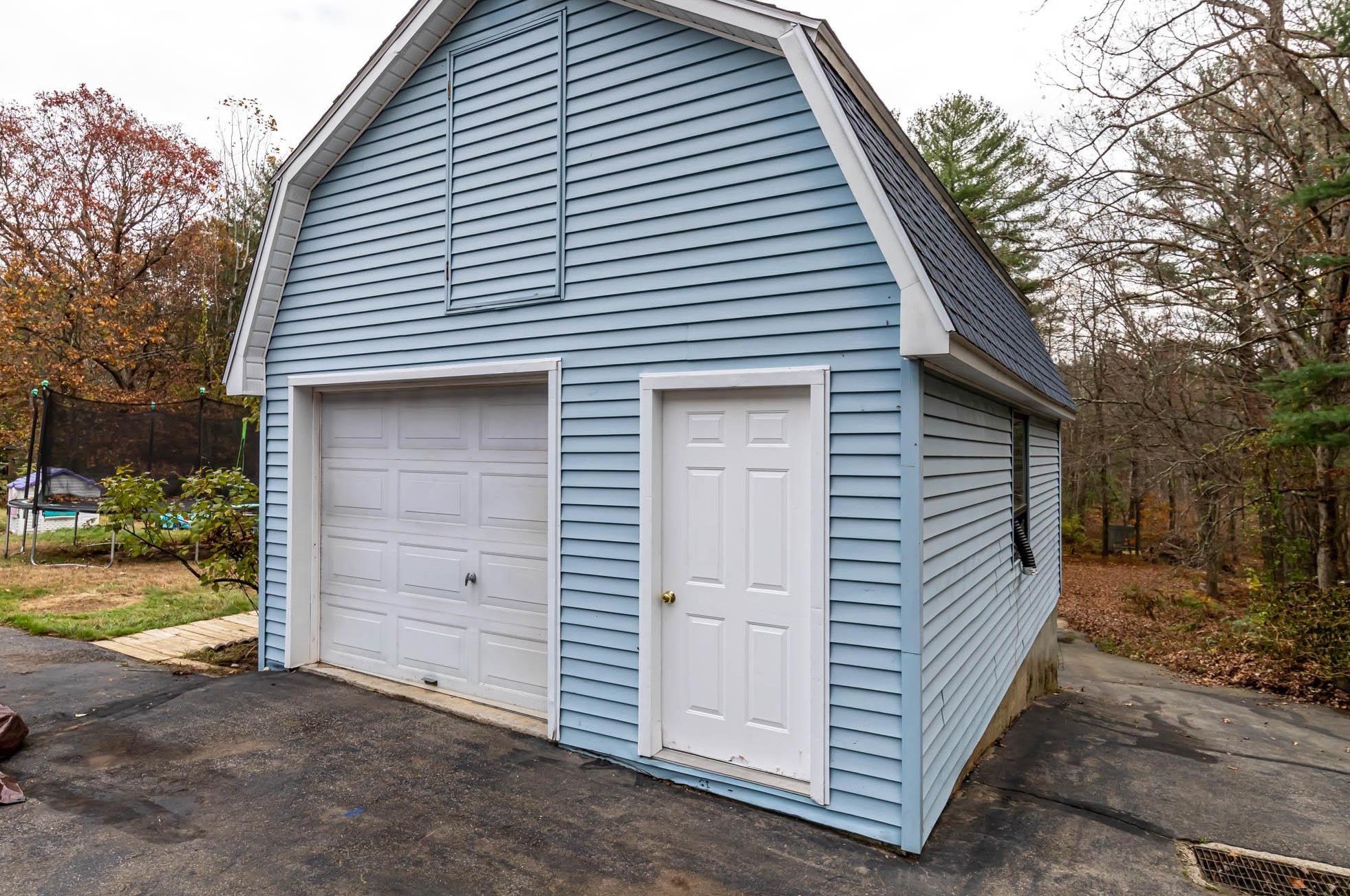 171 Highland St, Hudson NH  03051-3806 exterior