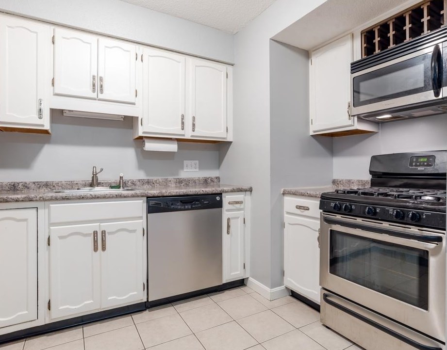 406 Springbrook Cir #406, Portsmouth, NH 03801