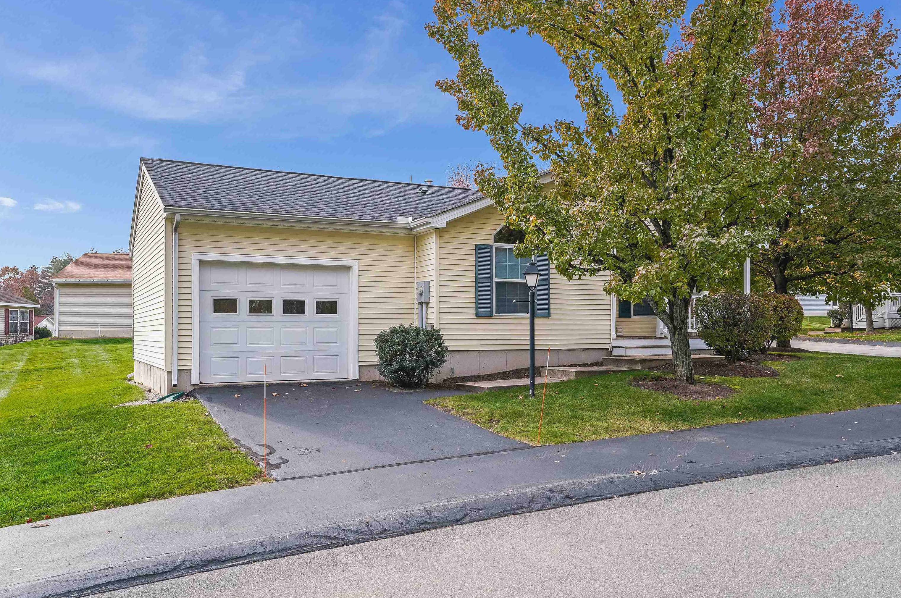 174 Ledgewood Way, Manchester NH  03104-5771 exterior