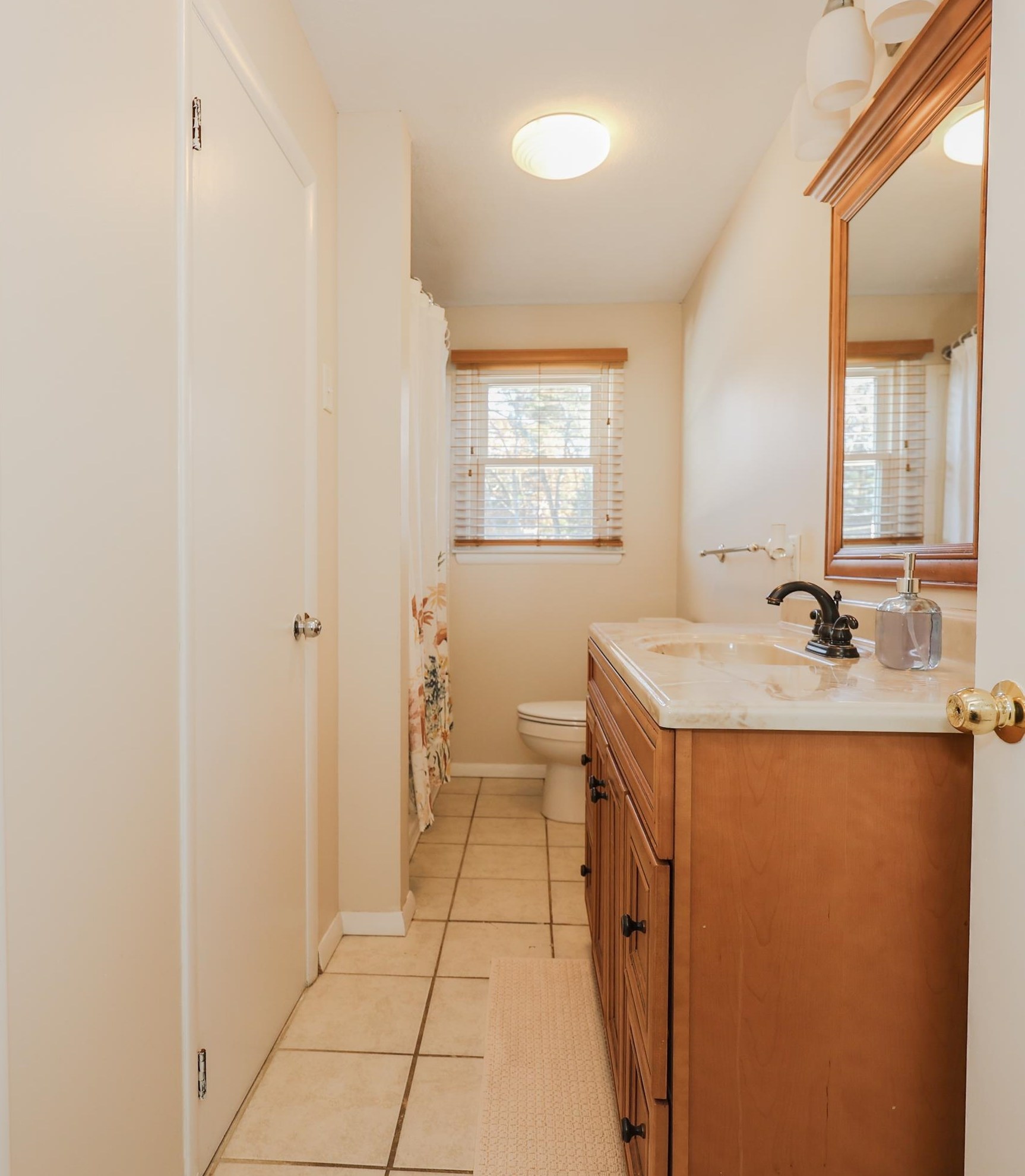 15 Ledge Rd, Hudson NH  03051-3719 exterior