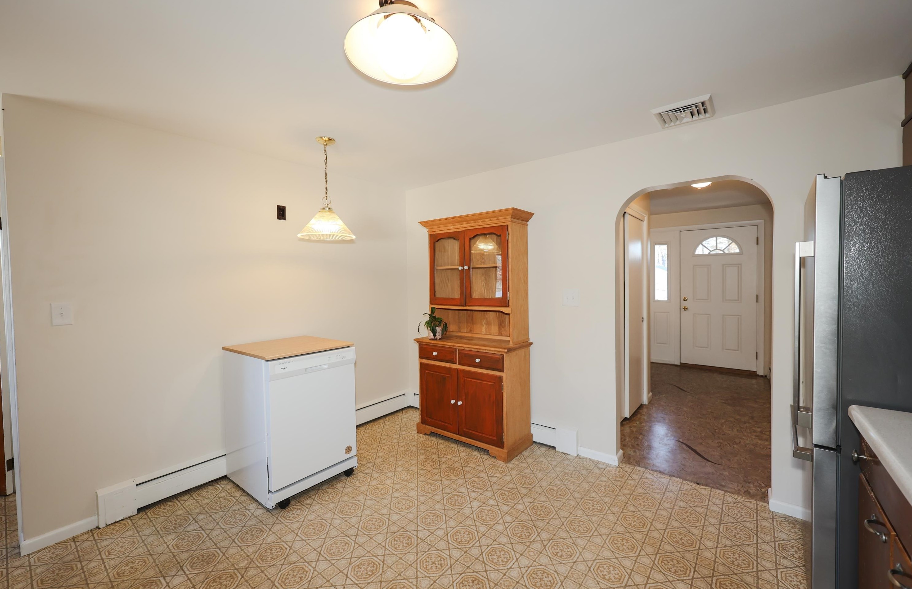 15 Ledge Rd, Hudson NH  03051-3719 exterior