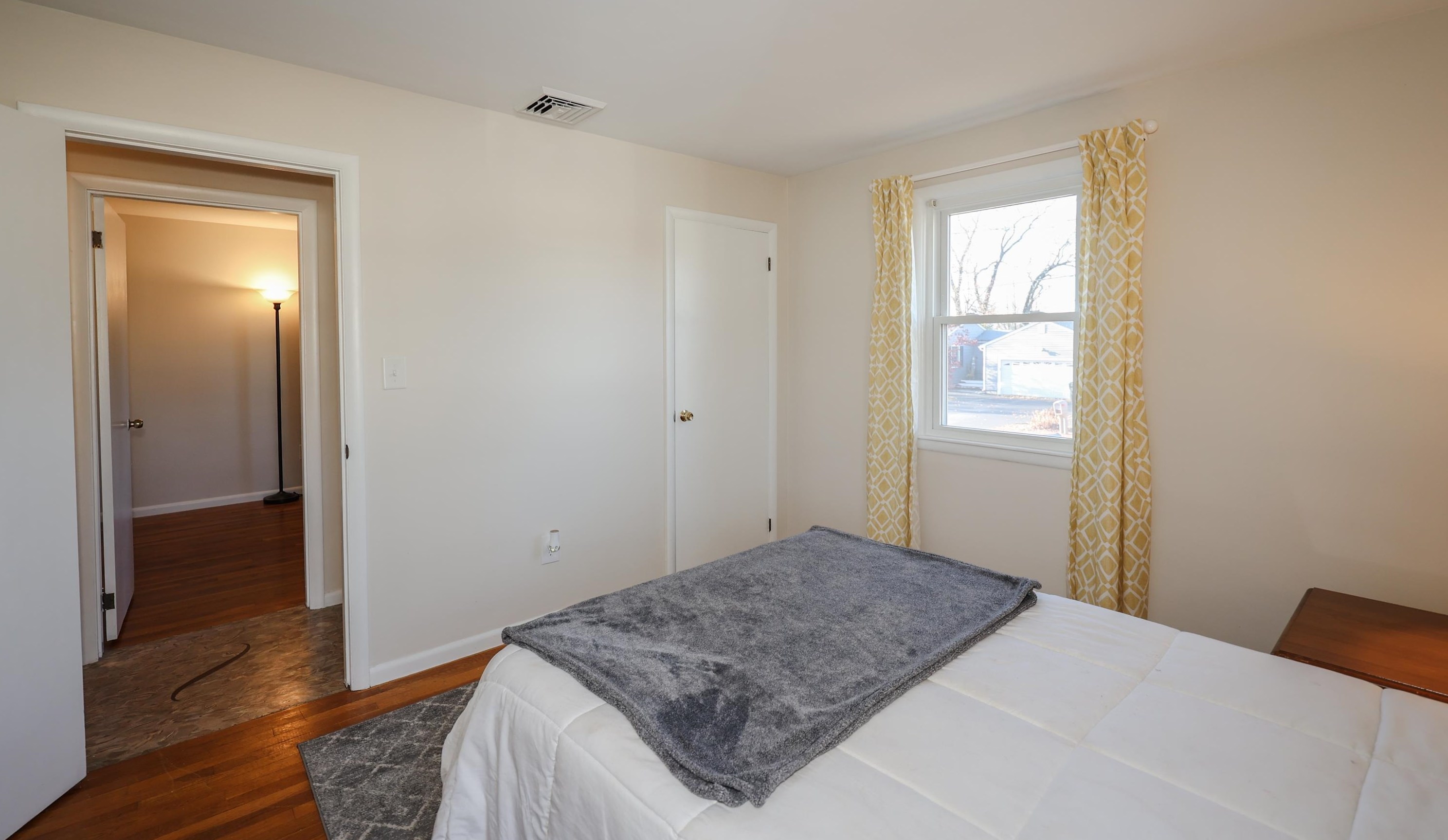 15 Ledge Rd, Hudson NH  03051-3719 exterior