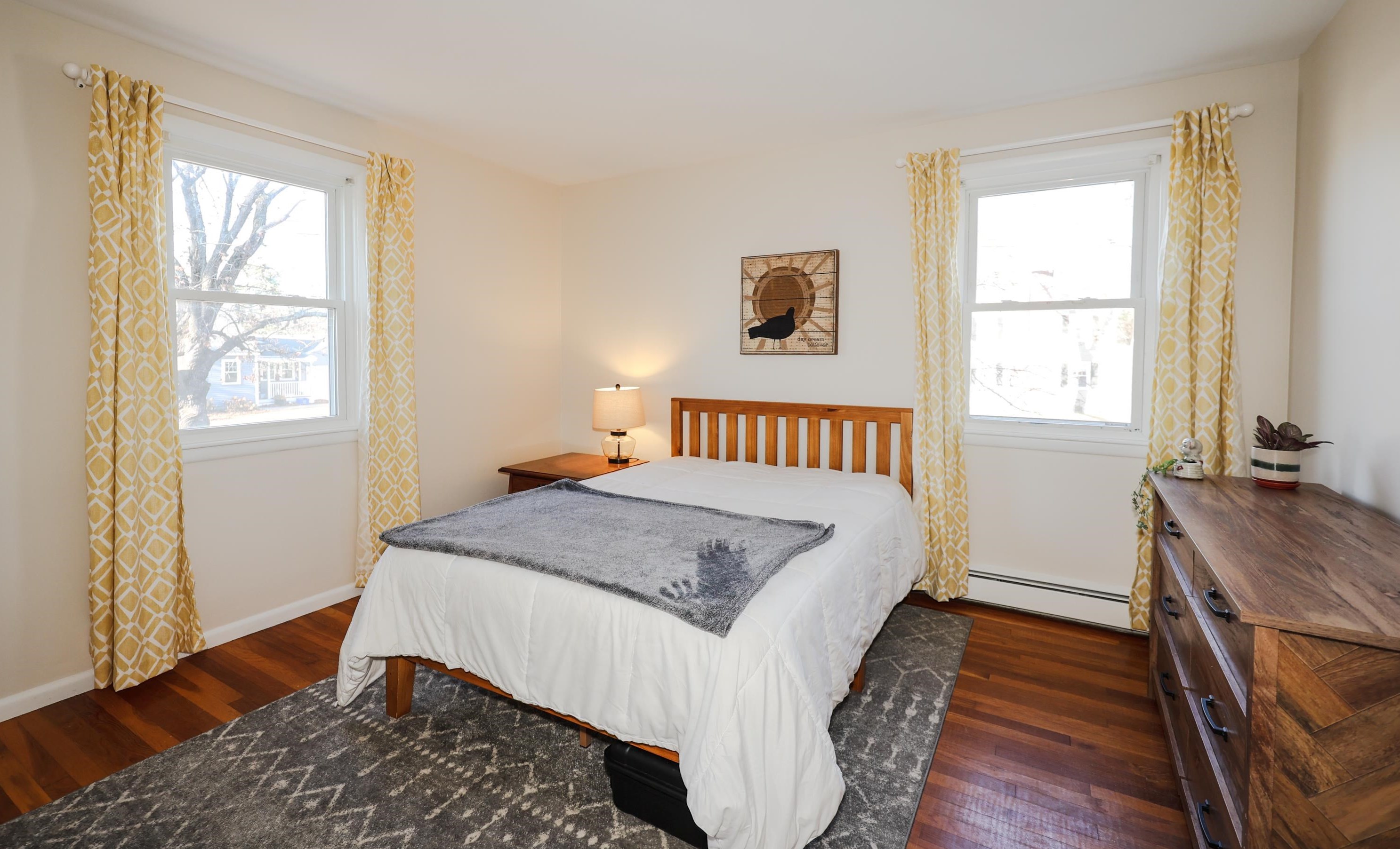 15 Ledge Rd, Hudson NH  03051-3719 exterior