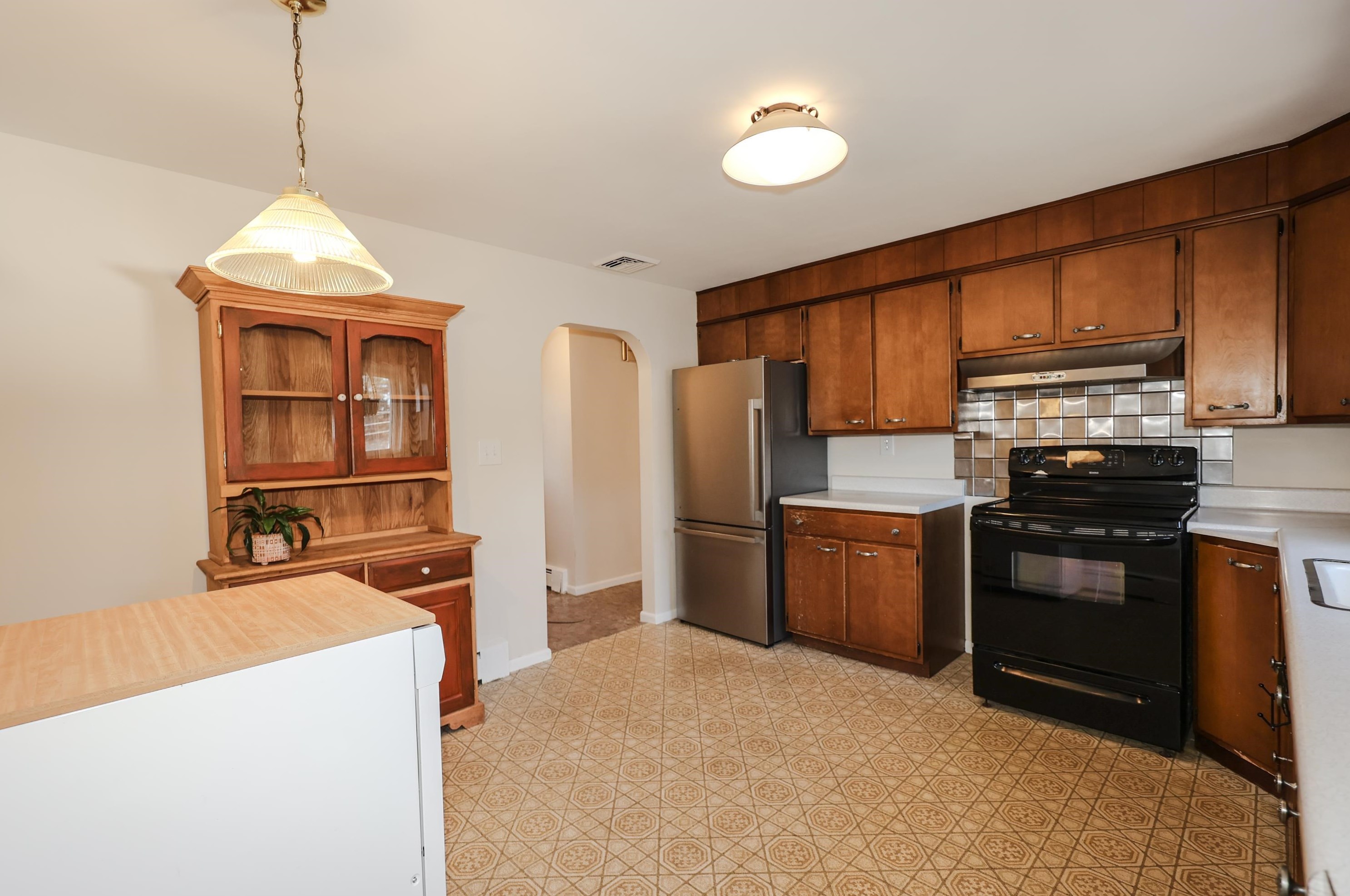 15 Ledge Rd, Hudson NH  03051-3719 exterior