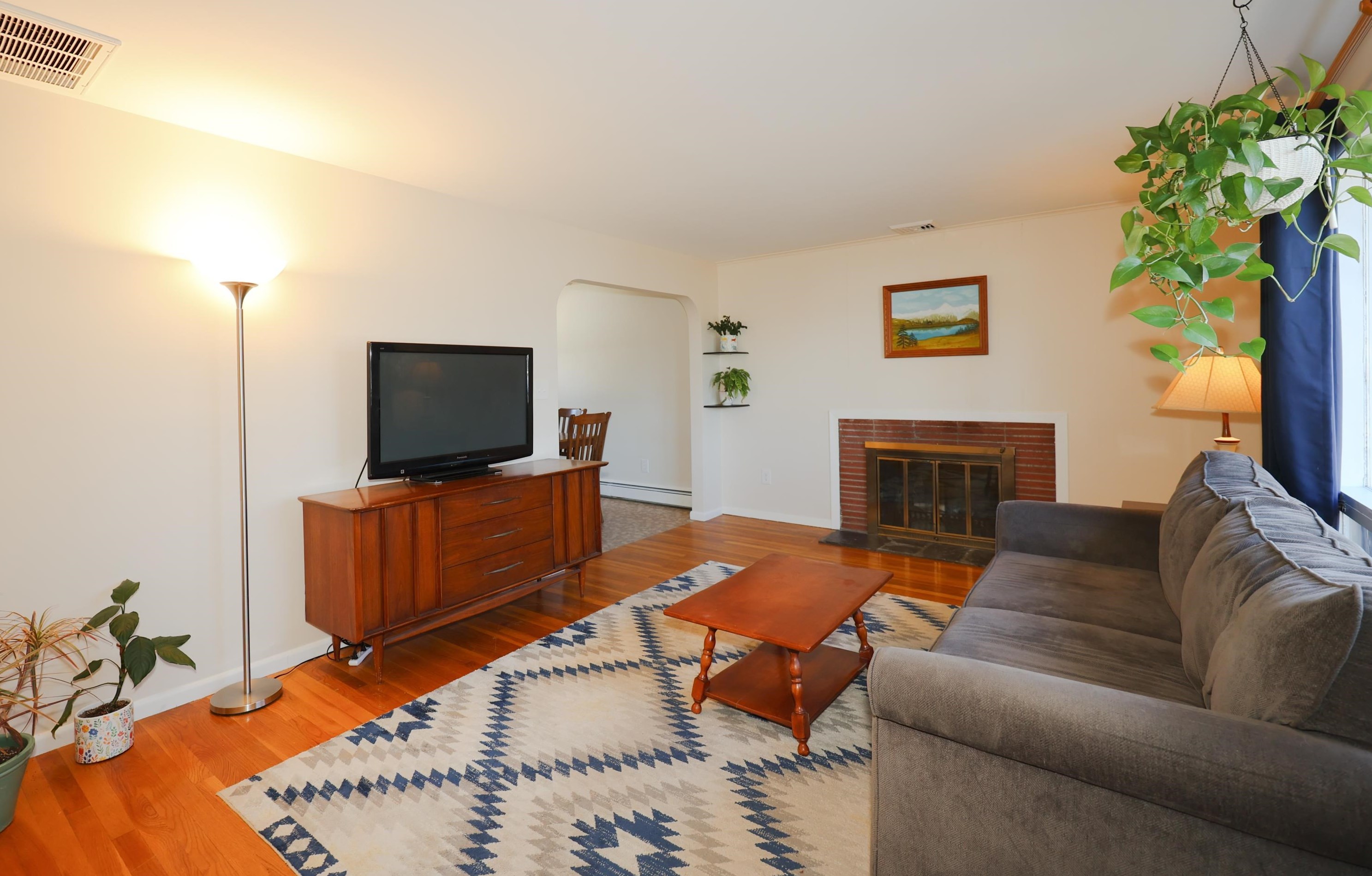 15 Ledge Rd, Hudson NH  03051-3719 exterior