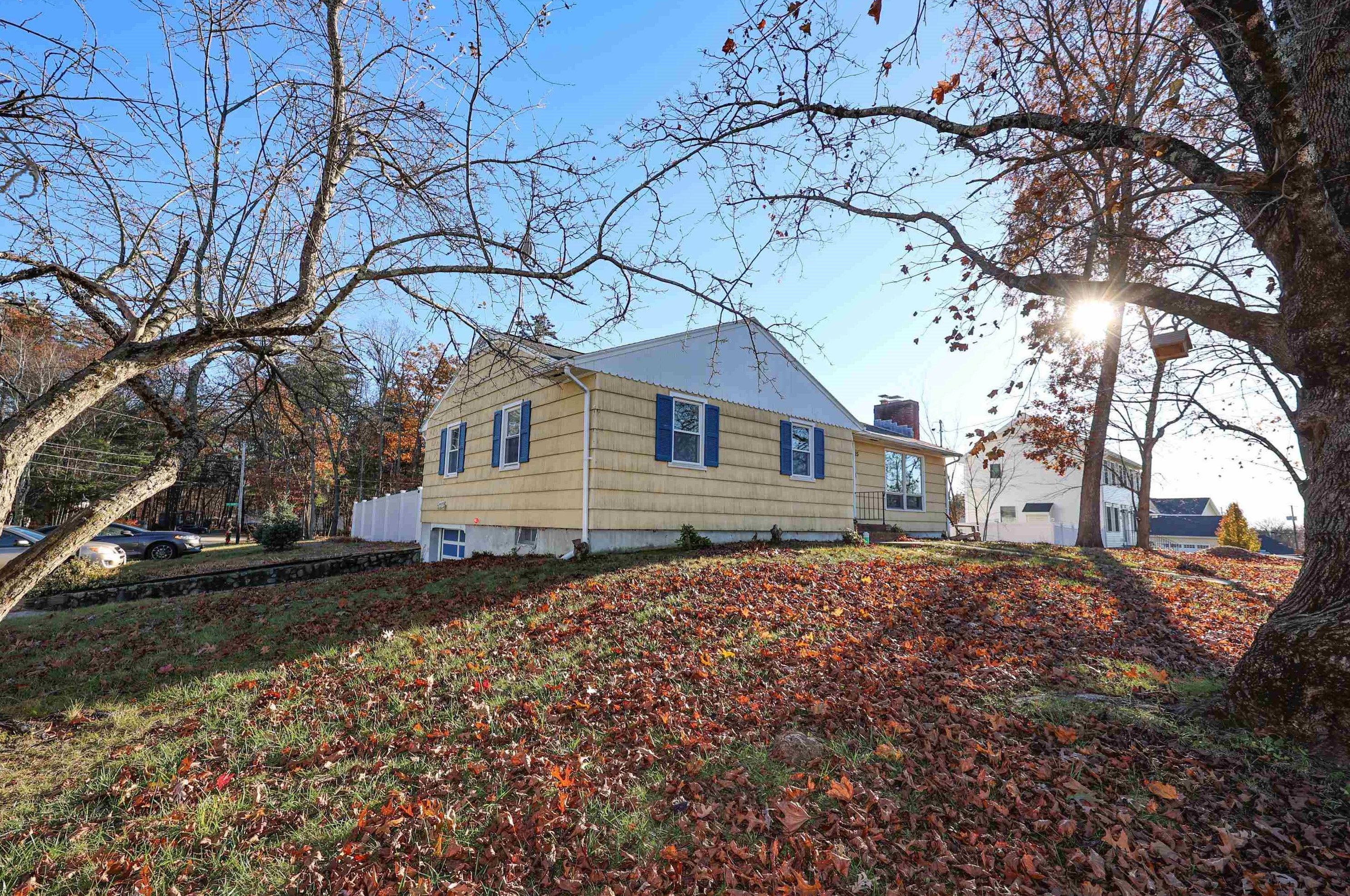 15 Ledge Rd, Hudson NH  03051-3719 exterior