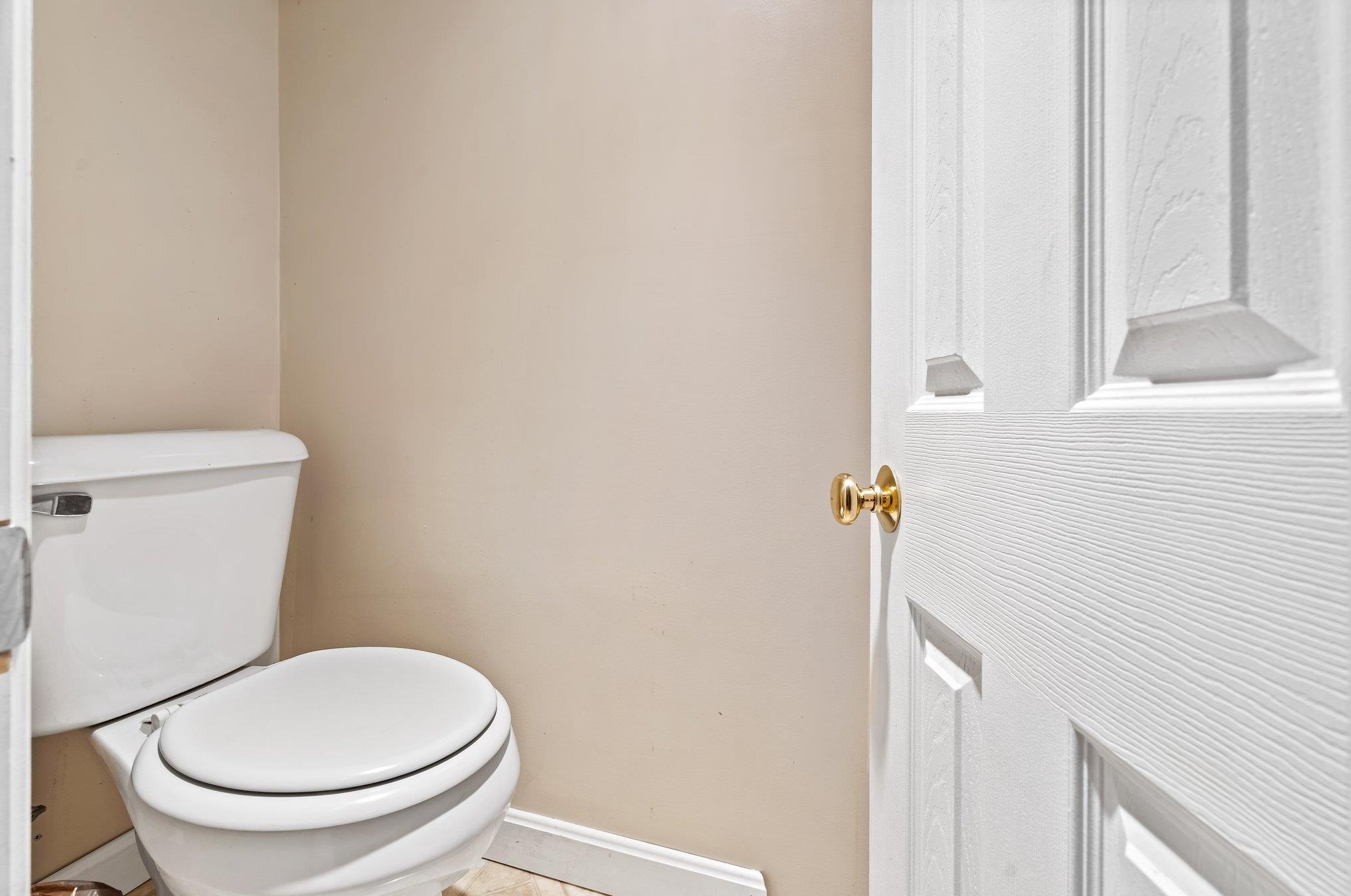 111 Kennard Rd, Manchester NH  03104-4024 exterior