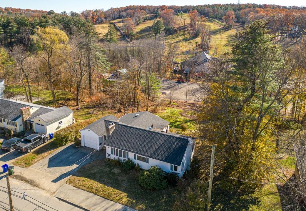 111 Kennard Rd, Manchester NH  03104-4024 exterior