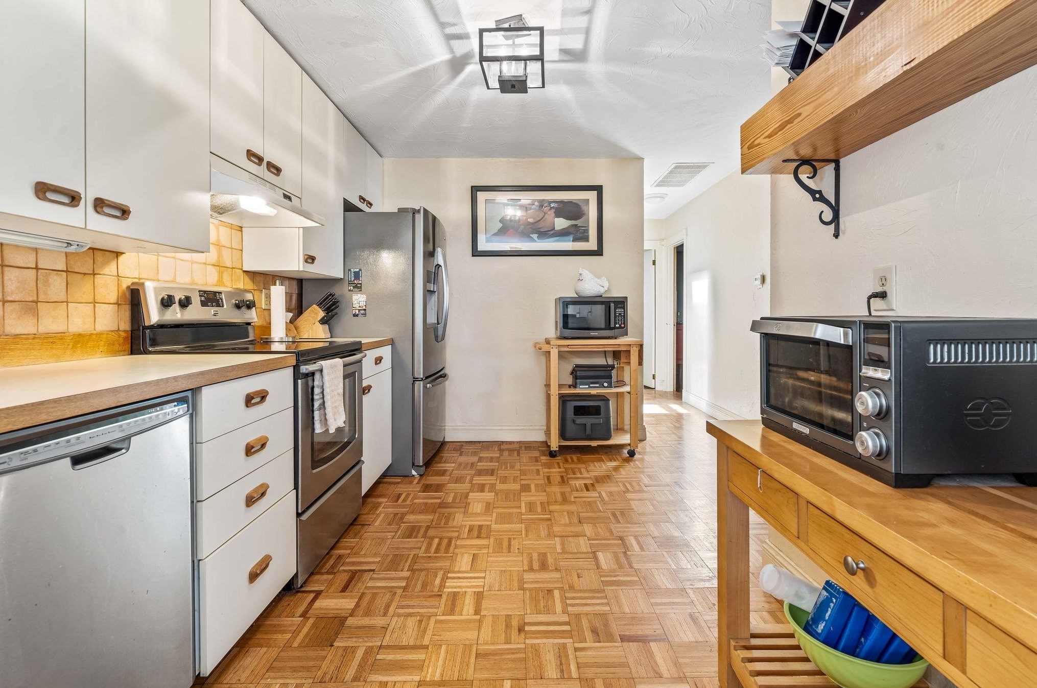 111 Kennard Rd, Manchester NH  03104-4024 exterior