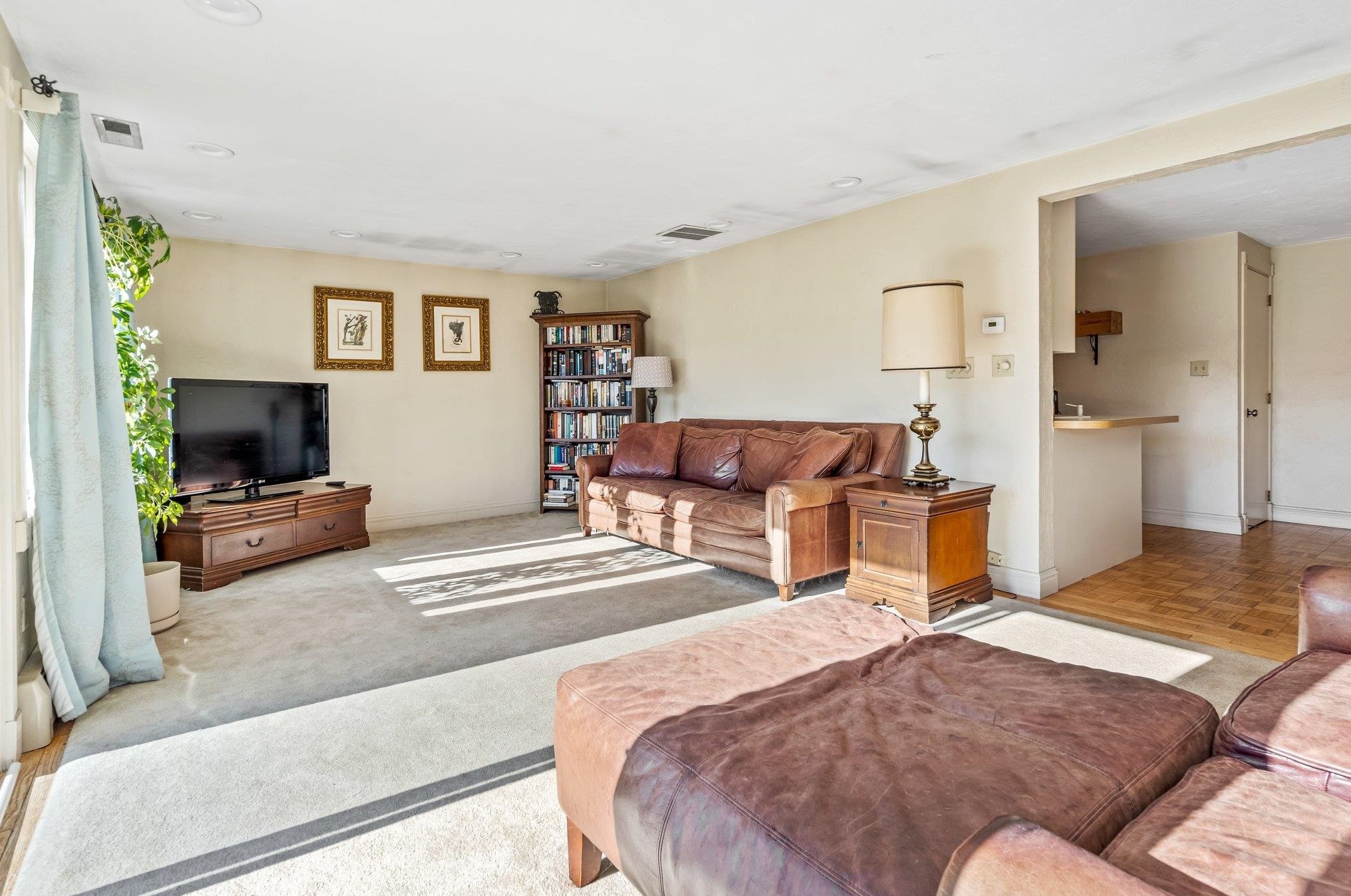 111 Kennard Rd, Manchester NH  03104-4024 exterior