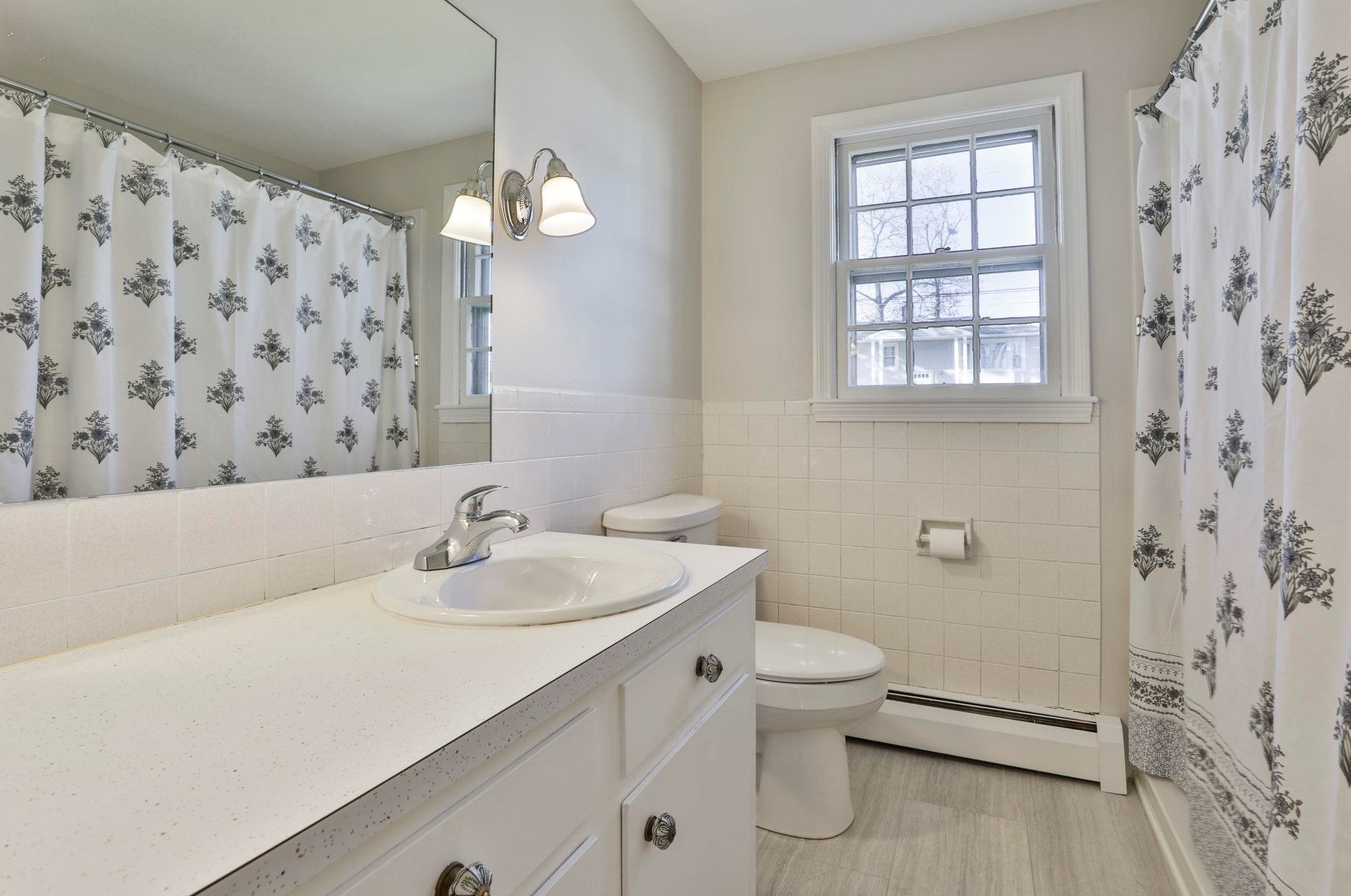 2 Hulme St, Manchester NH  03109-4520 exterior