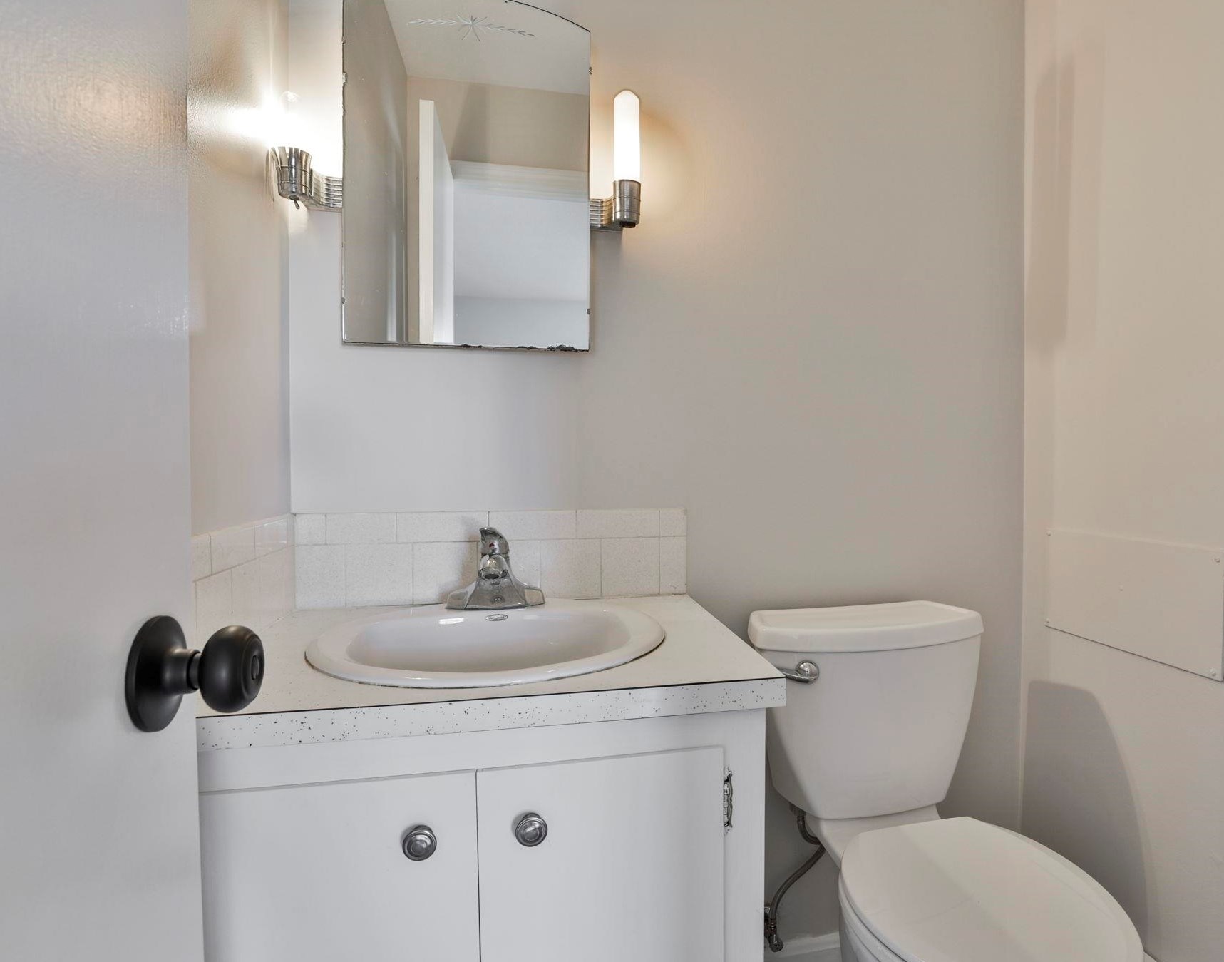 2 Hulme St, Manchester NH  03109-4520 exterior