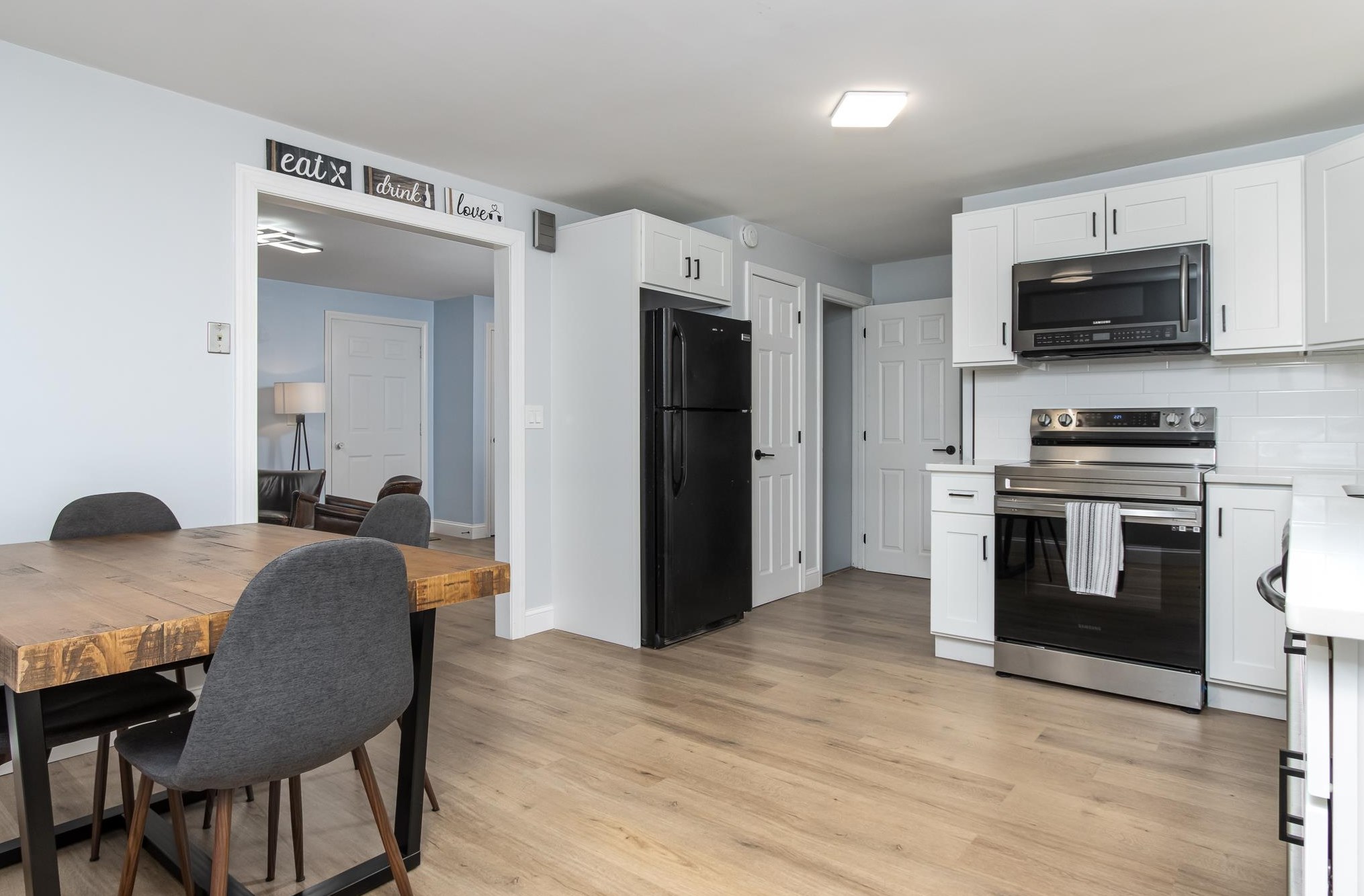 54 Boulder Dr, Londonderry, NH 03053