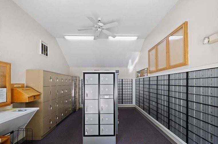 1465 Hooksett Rd, Manchester NH 03106-1860 exterior