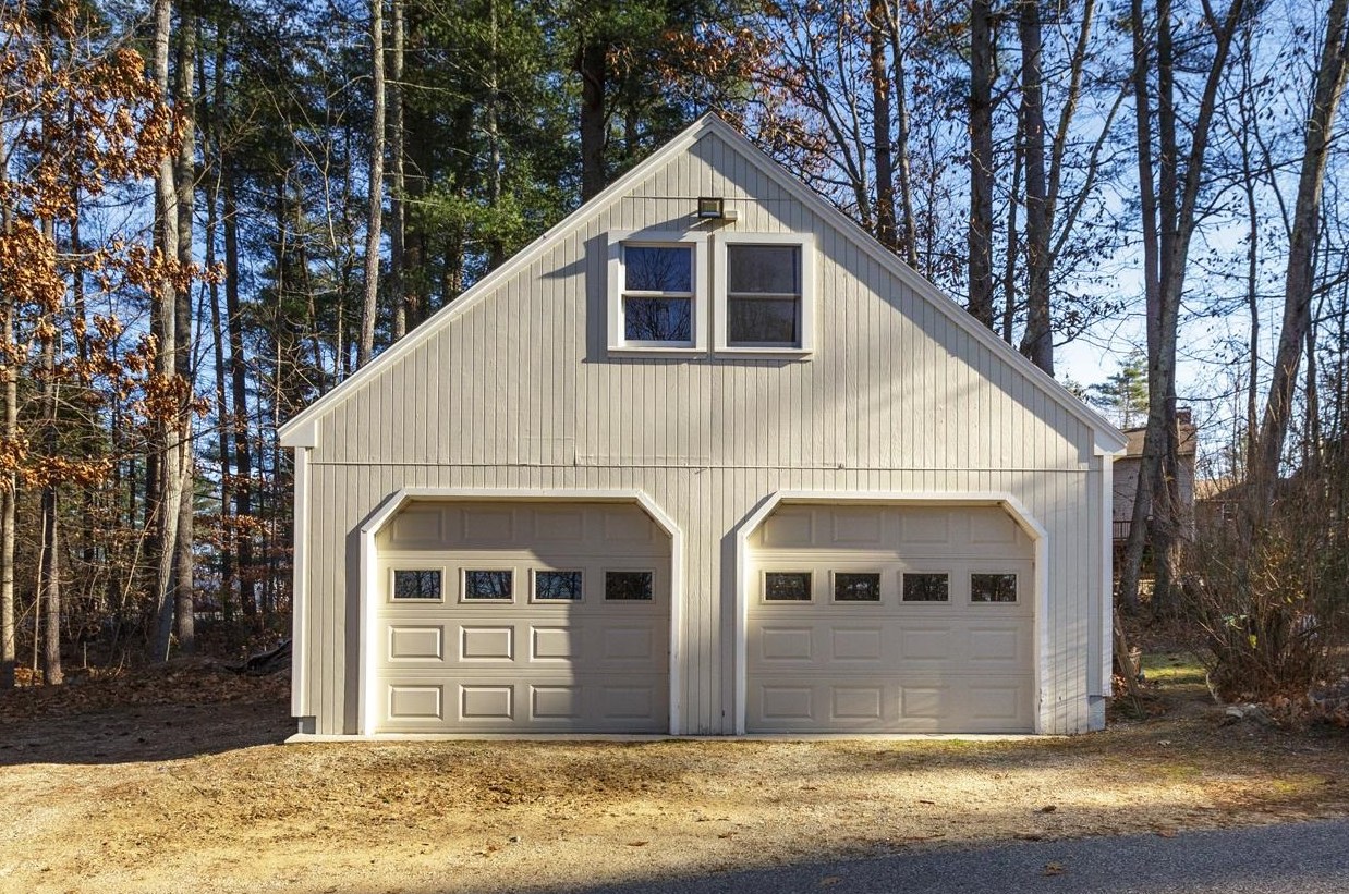 160 Littleworth Rd, Dover NH  03820-8309 exterior