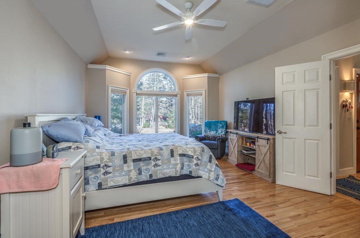 160 Littleworth Rd, Dover NH  03820-8309 exterior