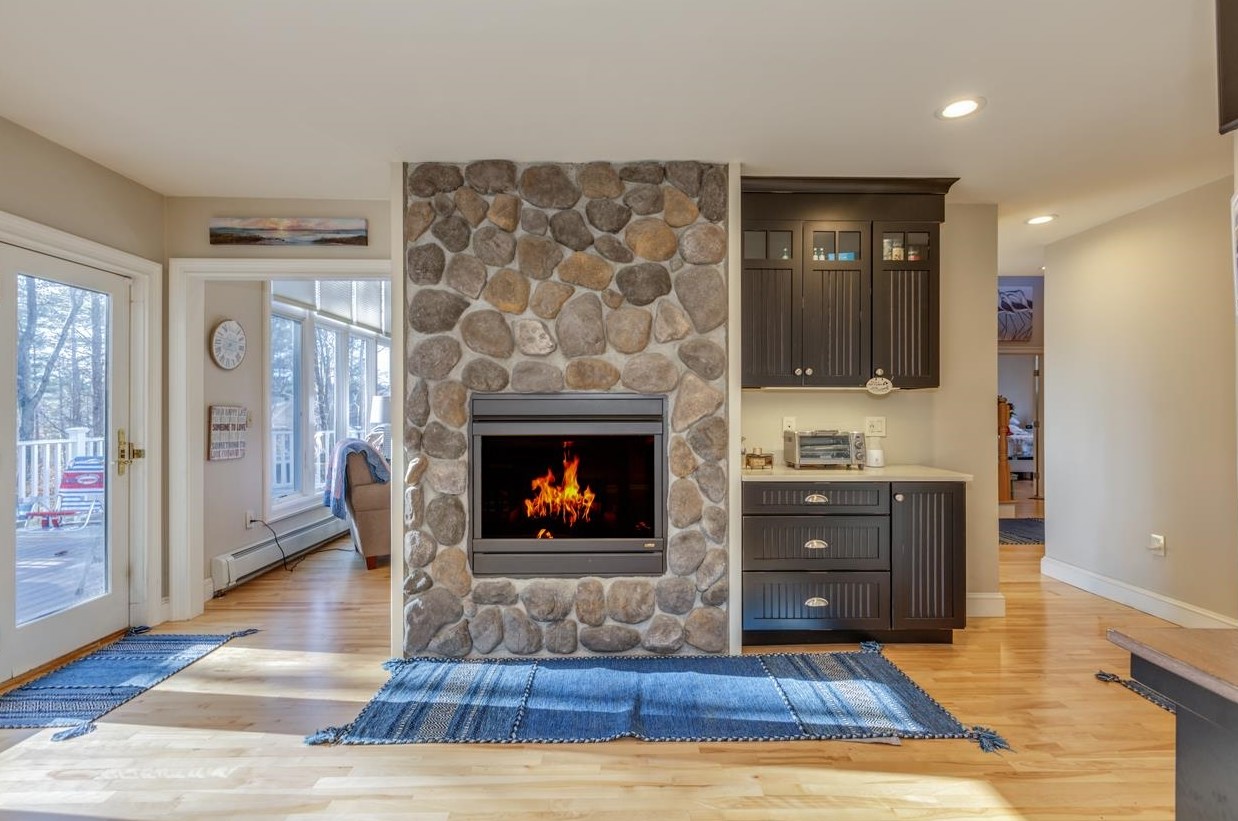 160 Littleworth Rd, Dover NH  03820-8309 exterior