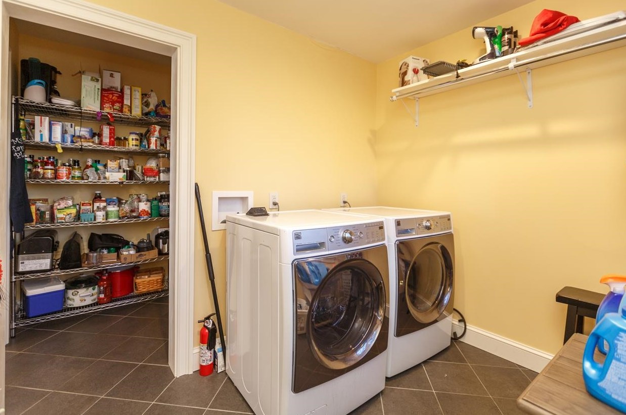 160 Littleworth Rd, Dover NH  03820-8309 exterior