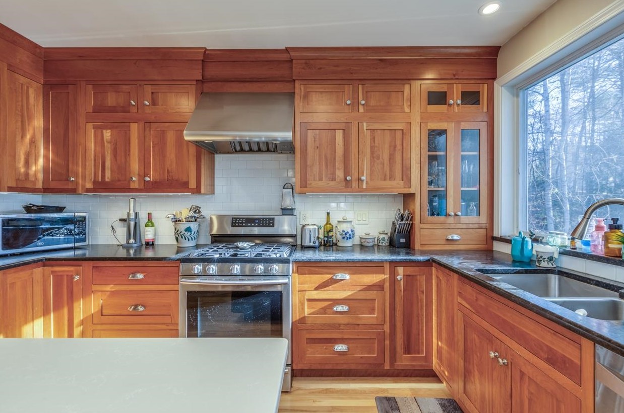 160 Littleworth Rd, Dover NH  03820-8309 exterior