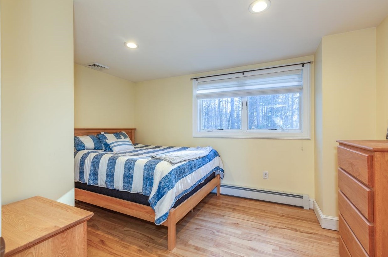 160 Littleworth Rd, Dover NH  03820-8309 exterior