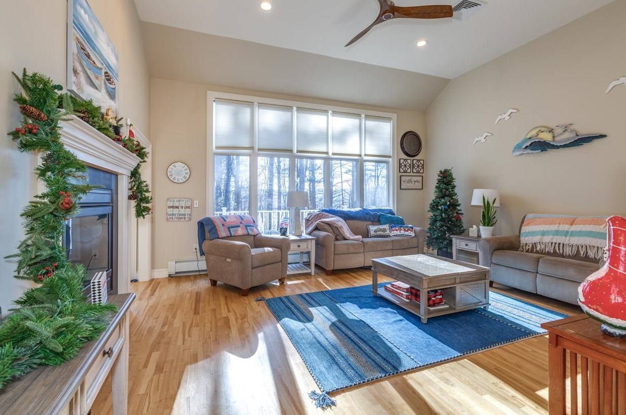 160 Littleworth Rd, Dover NH  03820-8309 exterior